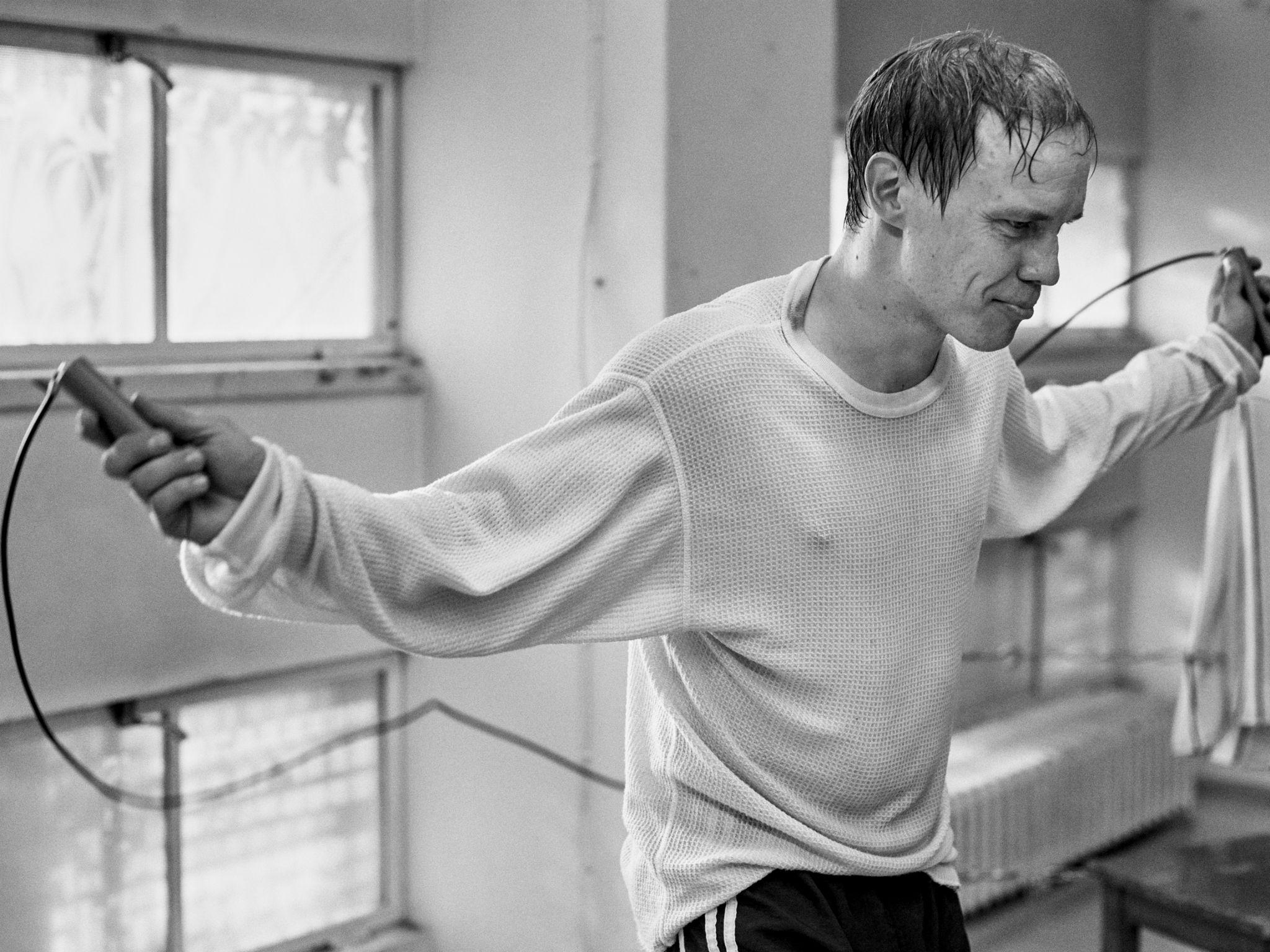 Olli Mäki, played by Jarkko Lahtidid, vanished from Helsinki a few days before the fight in order to visit his beloved Raija