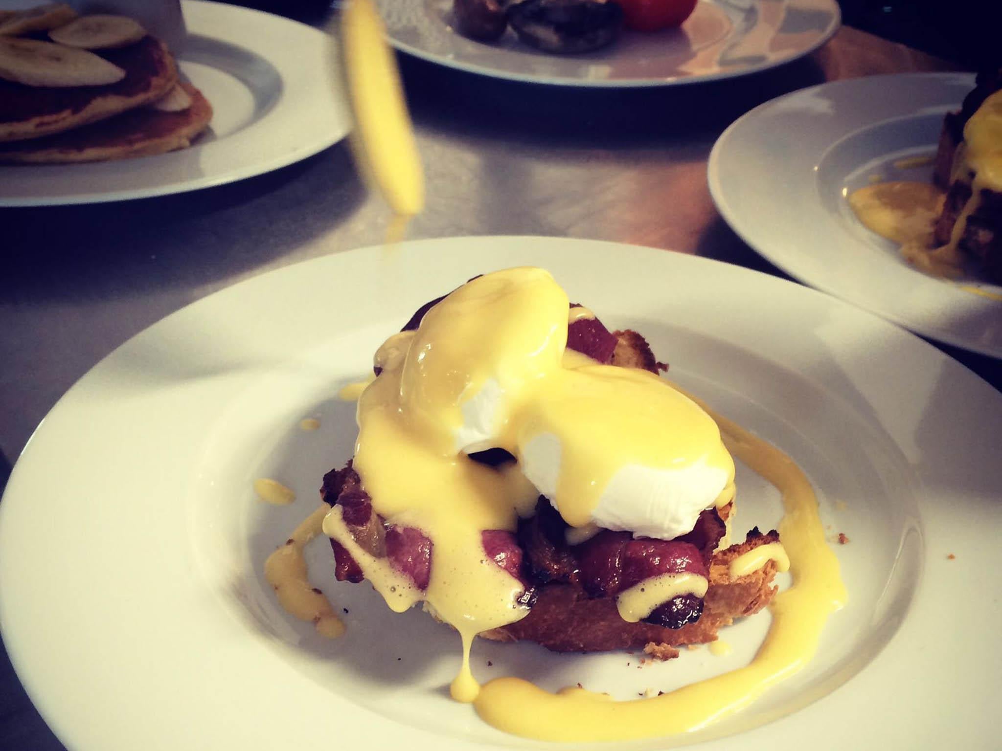 The delicious eggs Benedict with smoked bacon and hollandaise sauce at Fruin Farm in Scotland