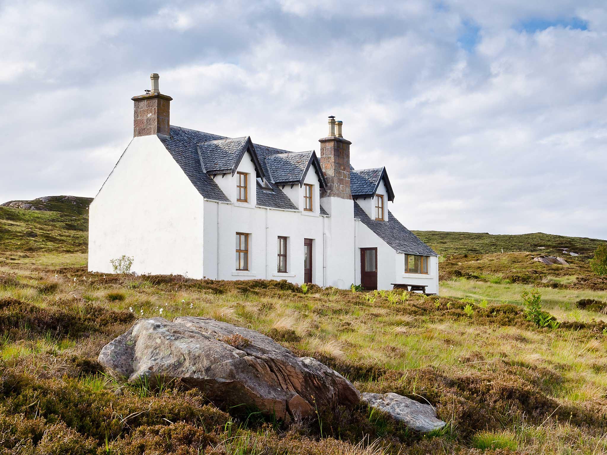 Schoolhouse Cottage, which sits near the high point, half way between the Ardnagoine Pier and the Tigh an Quay Pier