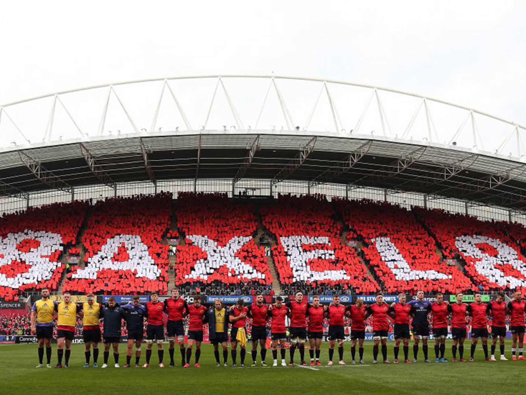 Munster players and fans paid tribute to Anthony Foley before and after their 38-17 win over Glasgow Warriors