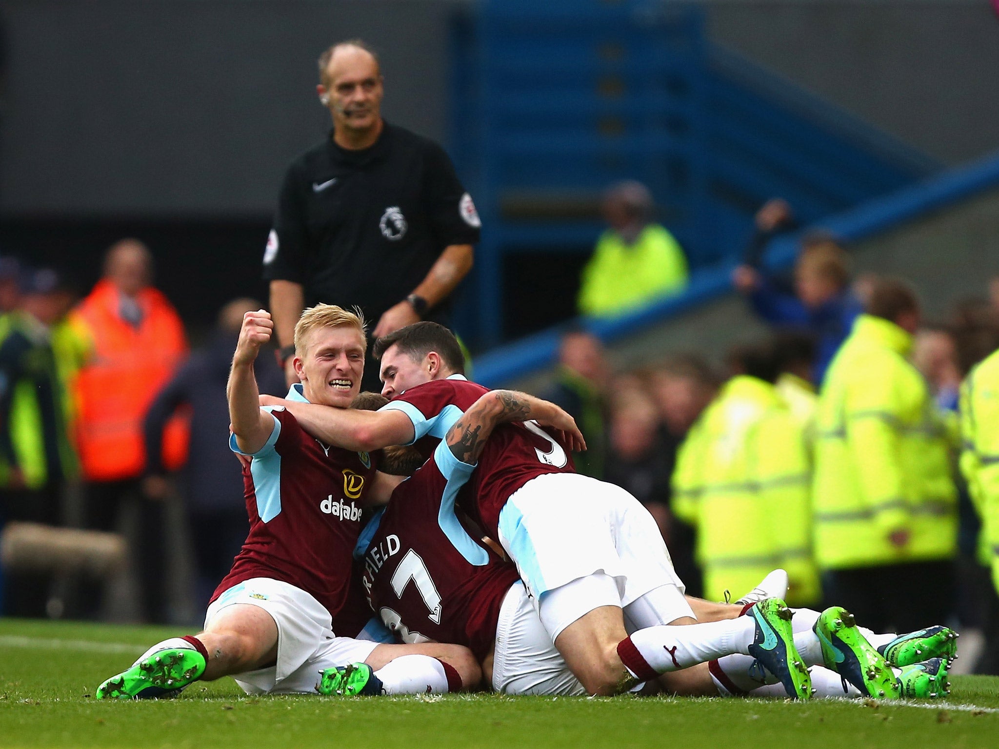 Burnley players celebrate after Scott Arfield's winner against Everton