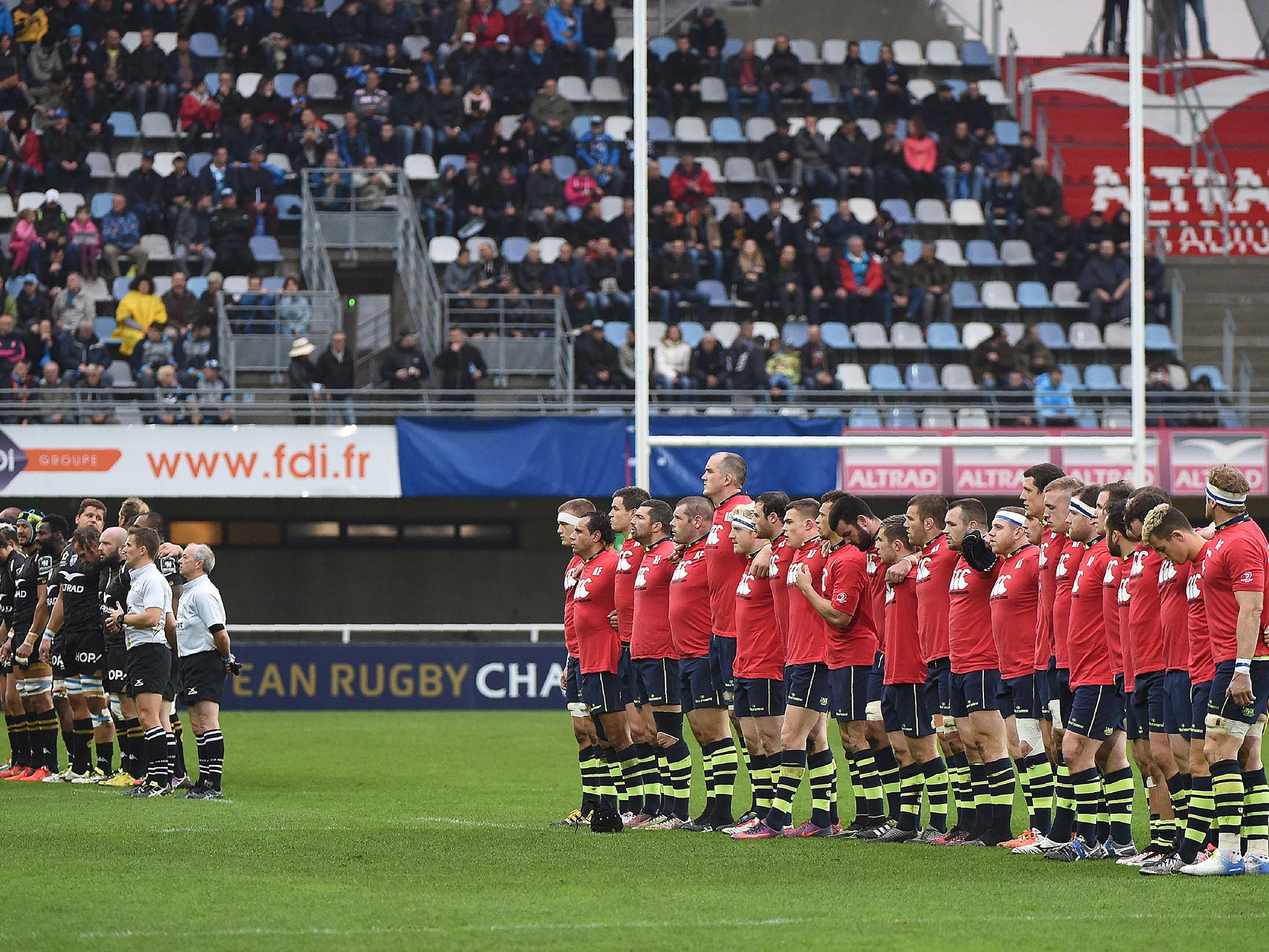 Both teams paid tribute to Anthony Foley before kick-off