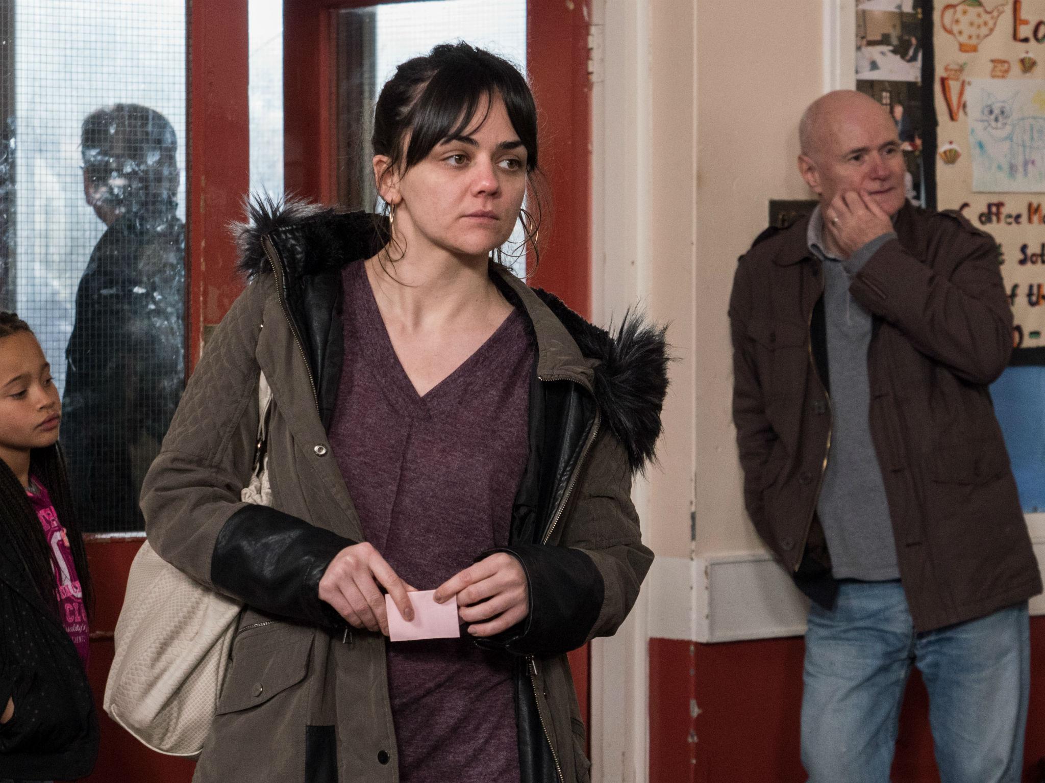 Single mum Katie (Hayley Squires) and Daniel (Dave Johns) have to get food at a food bank