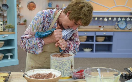 Jane working on her doomed chocolate collar in the showstopper