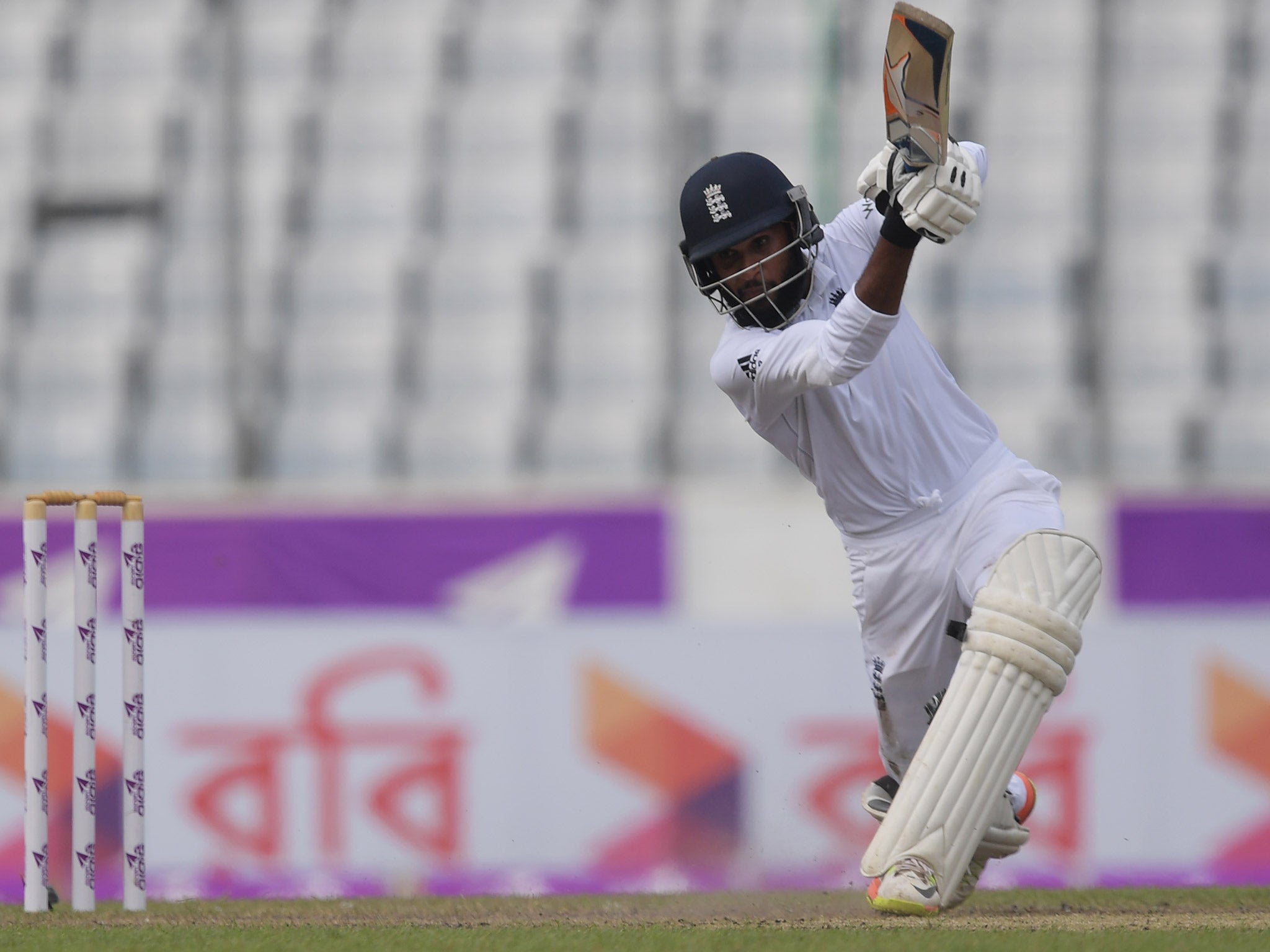 Rashid's and Woakes's partnership helped England to a 24-run lead