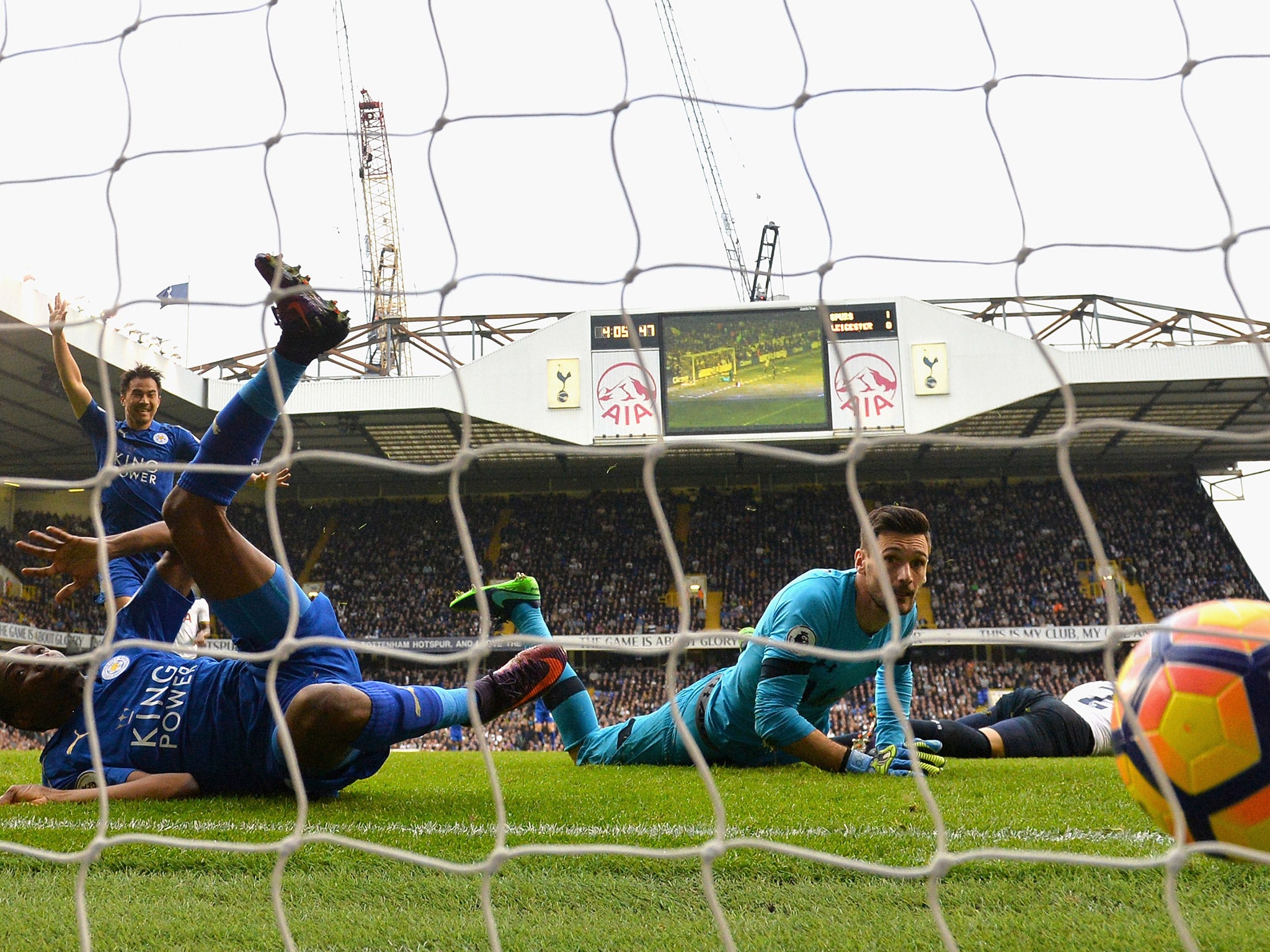 Hugo Lloris looks on as Ahmed Musa scores Leicester's equaliser