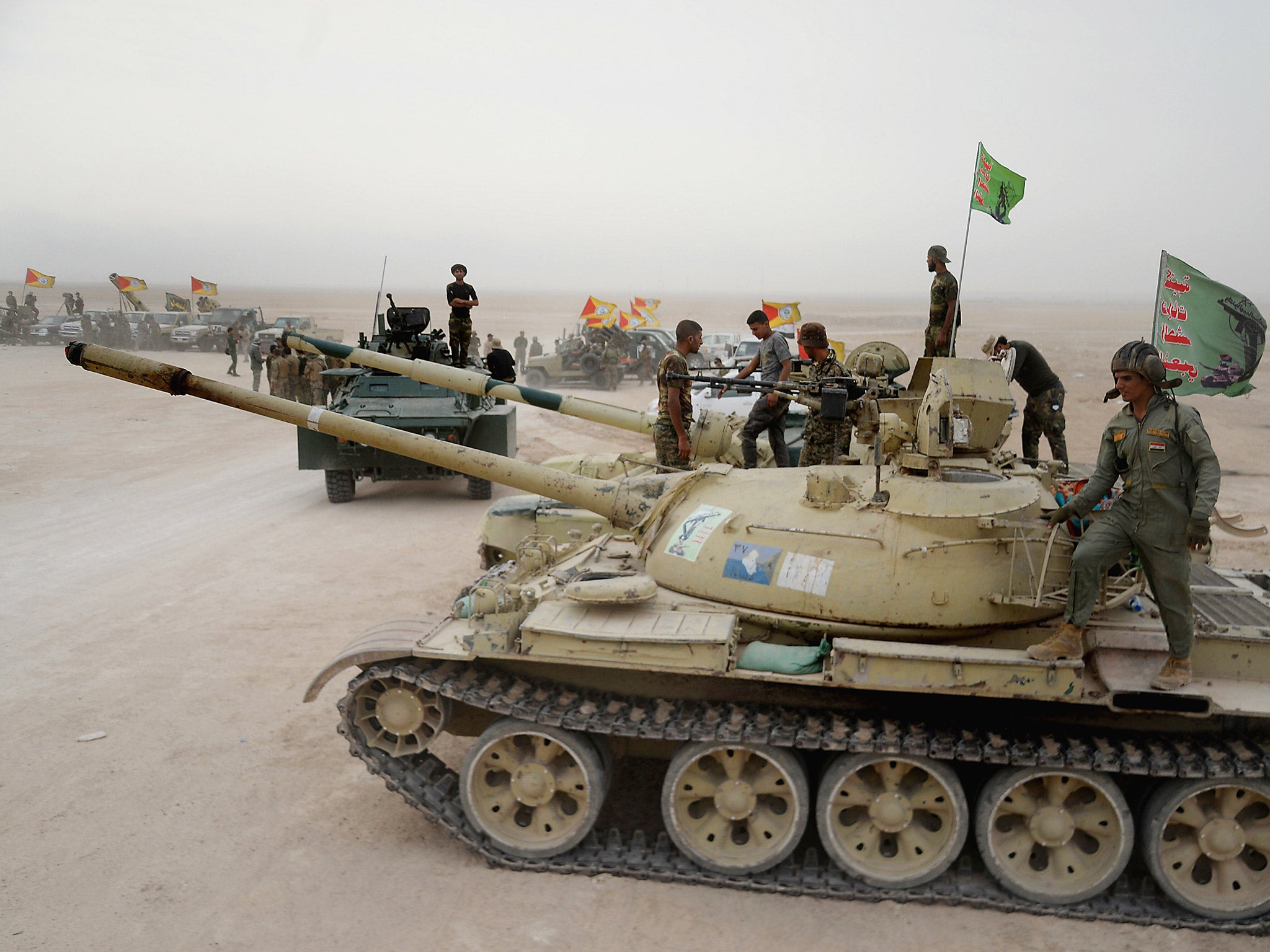 Iraqi security forces and Iraqi pro-government forces take part in an operation against Islamic State militants at the al-Shura area, south of Mosul