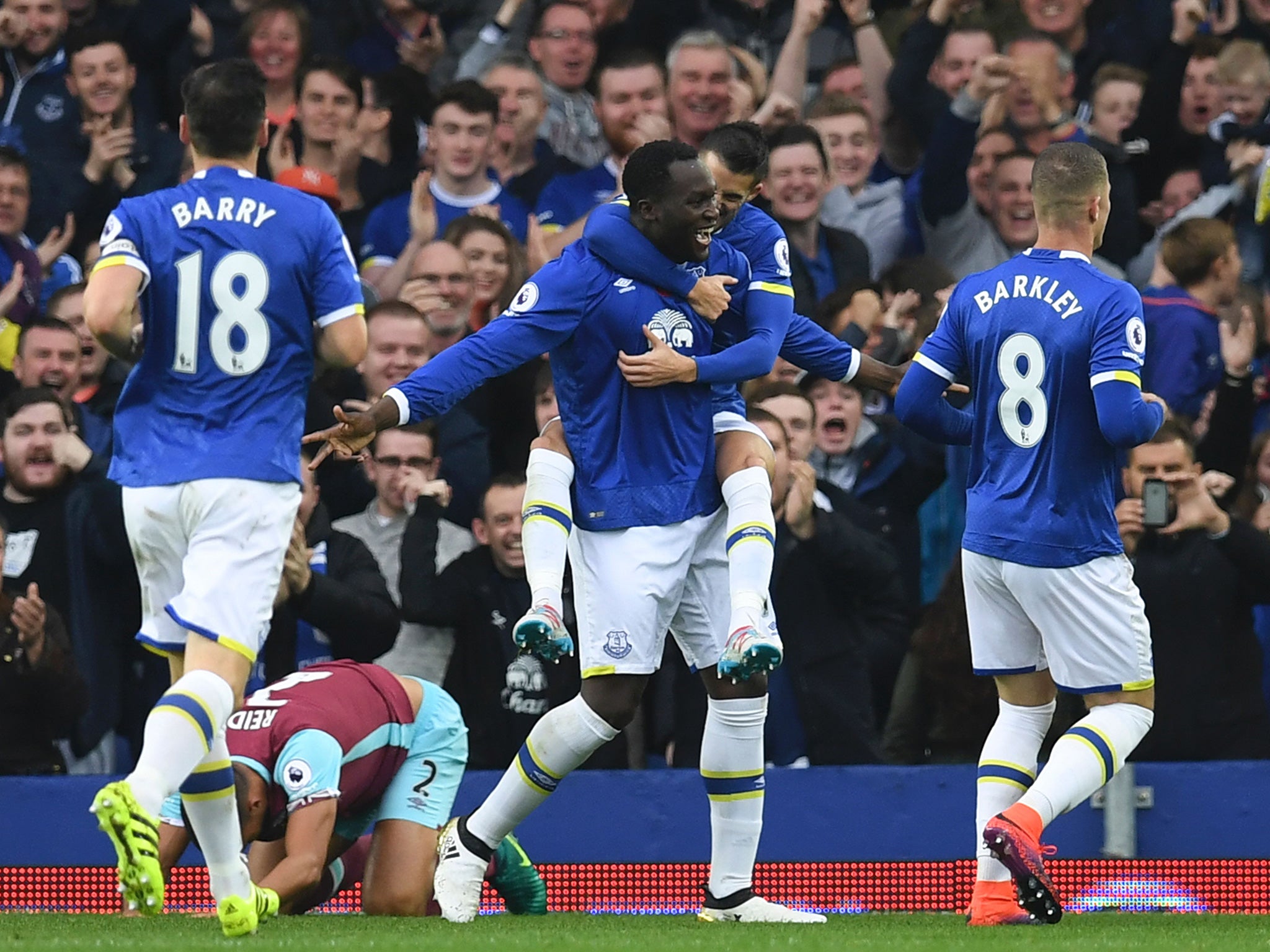 Lukaku celebrates opening the scoring at Goodison Park