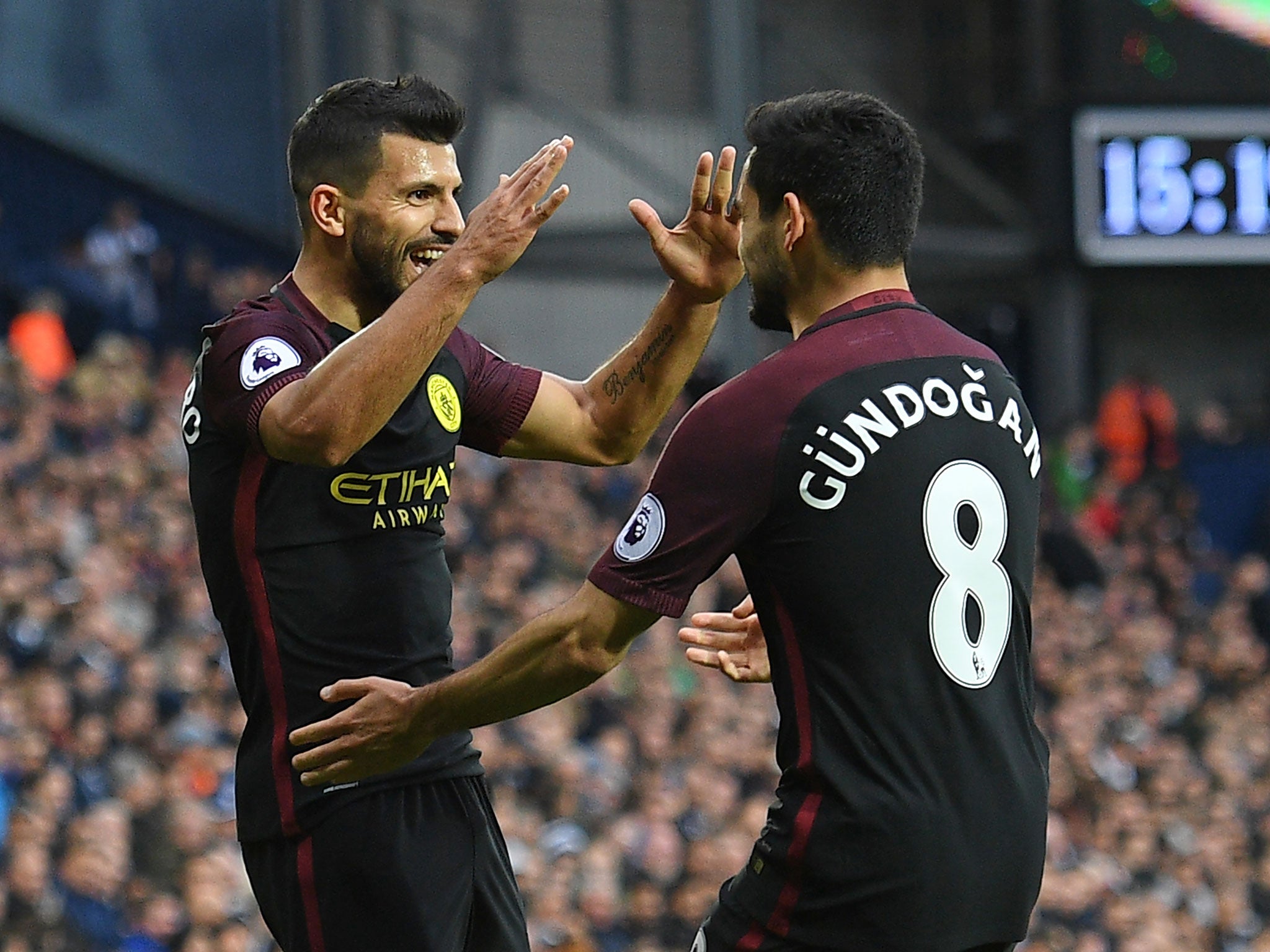 Manchester City's Sergio Aguero (L) celebrates with Ilkay Gundogan after scoring City's first goal