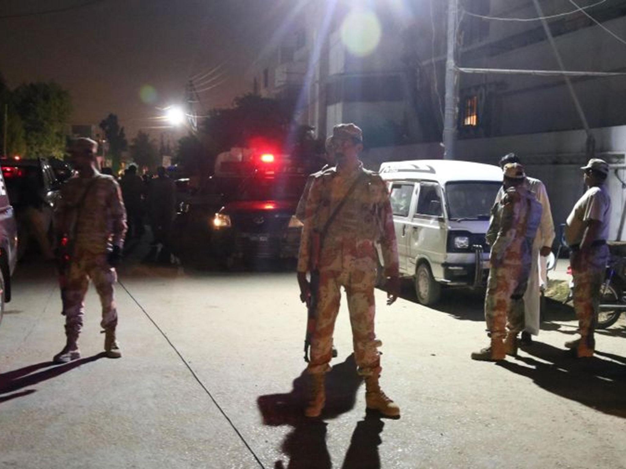 Pakistani security officials inspect the scene of an attack on Shia Muslims in Karachi, Pakistan, 29 October, 2016