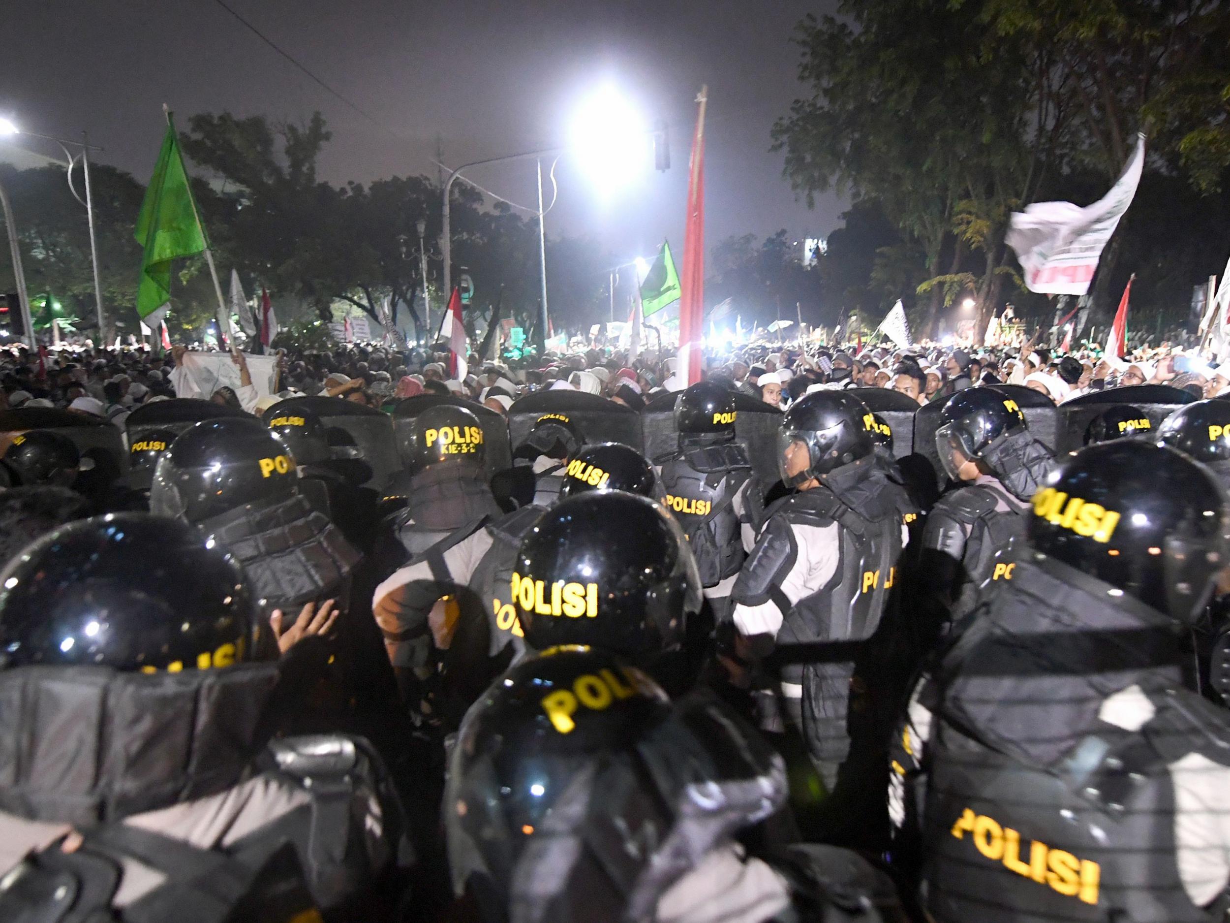 Indonesian police face off against Muslim protesters near the presidential palace