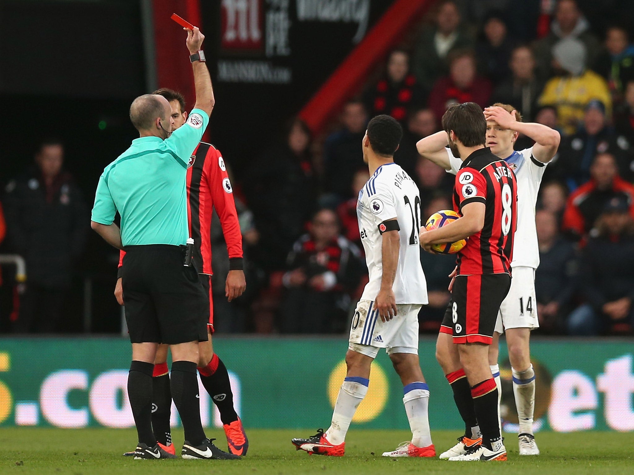 Steven Pienaar is sent-off for Sunderland