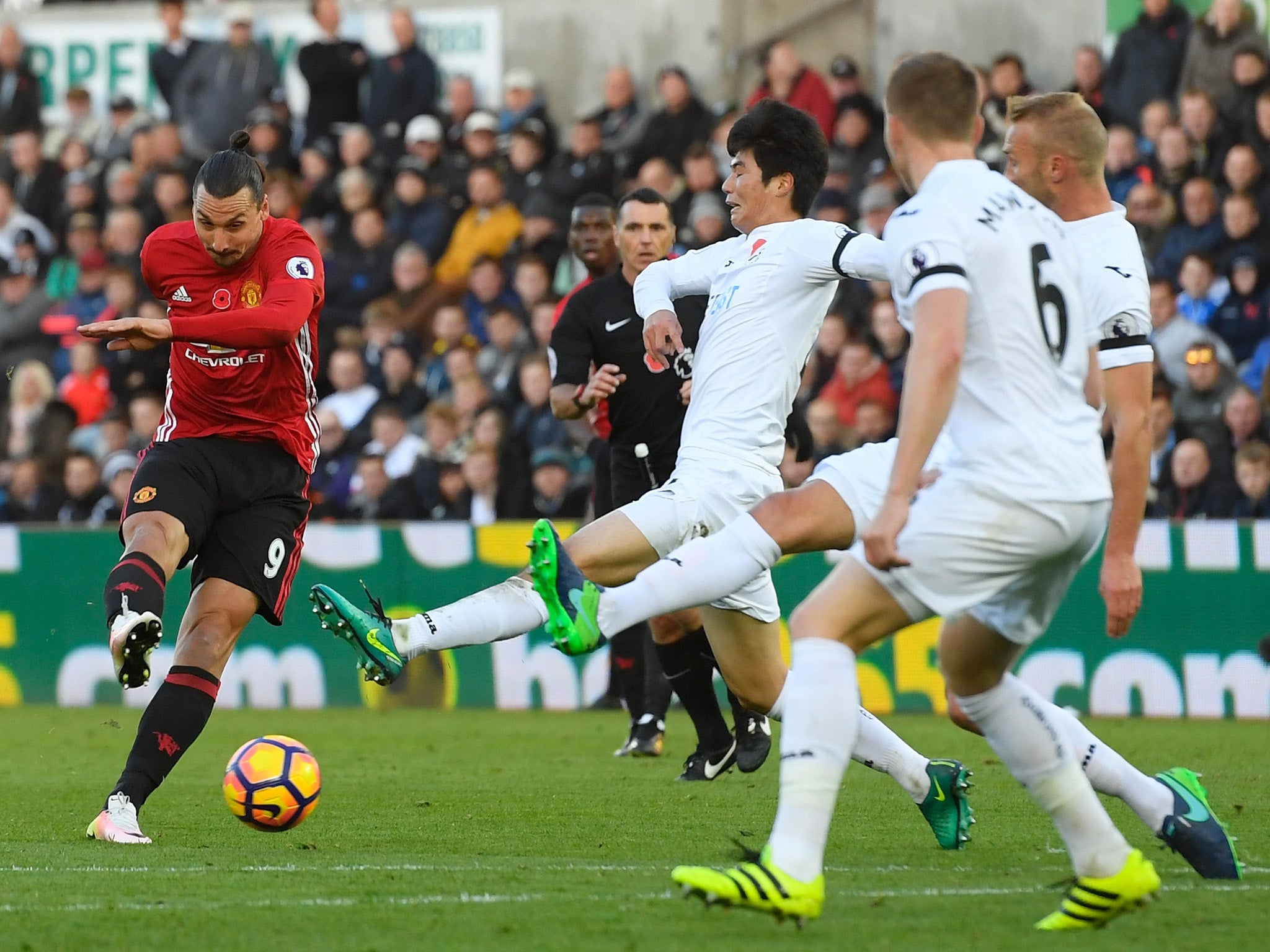 Zlatan scores for United