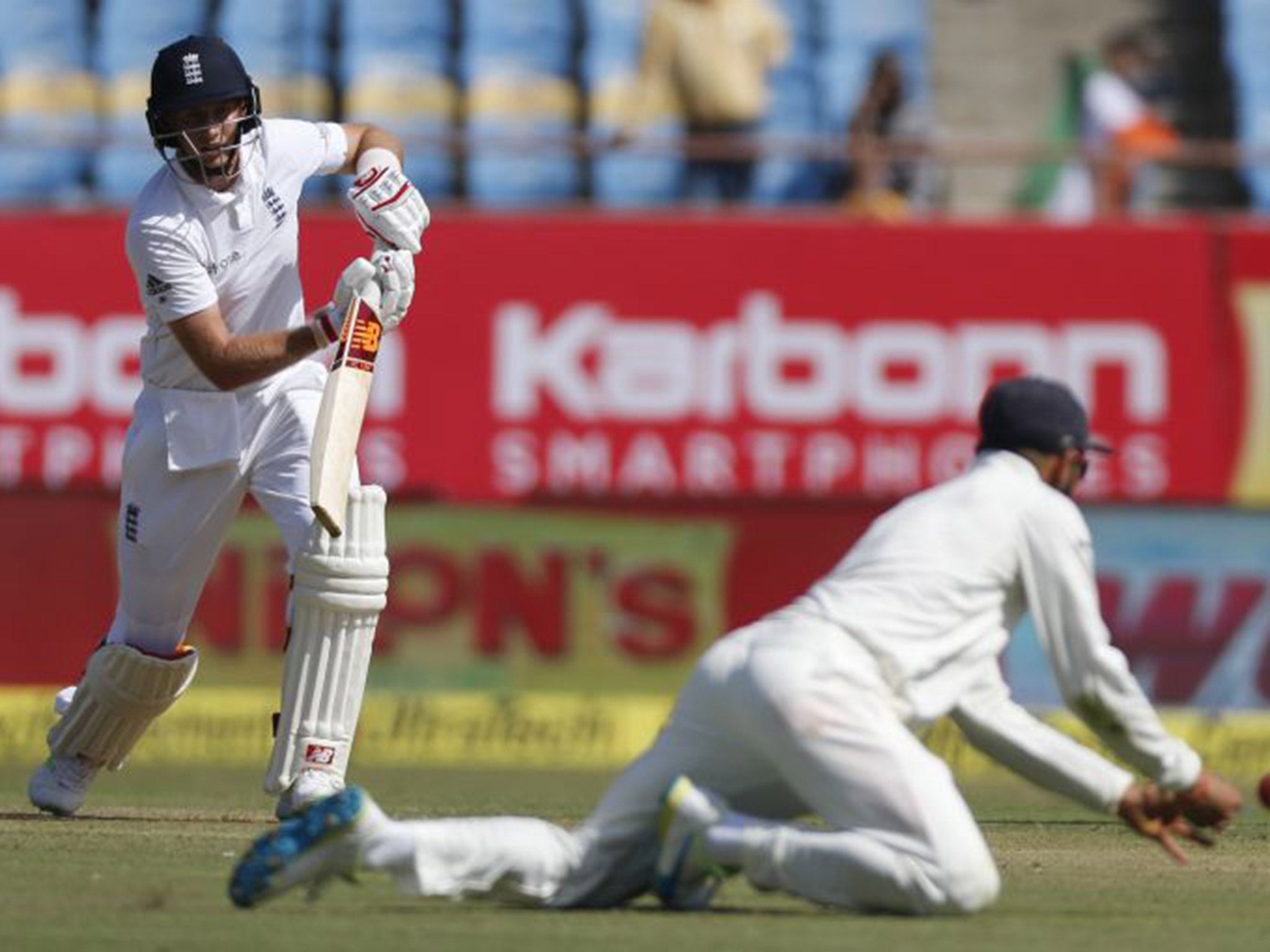 Root dug in to see England to lunch without further loss along with Moeen