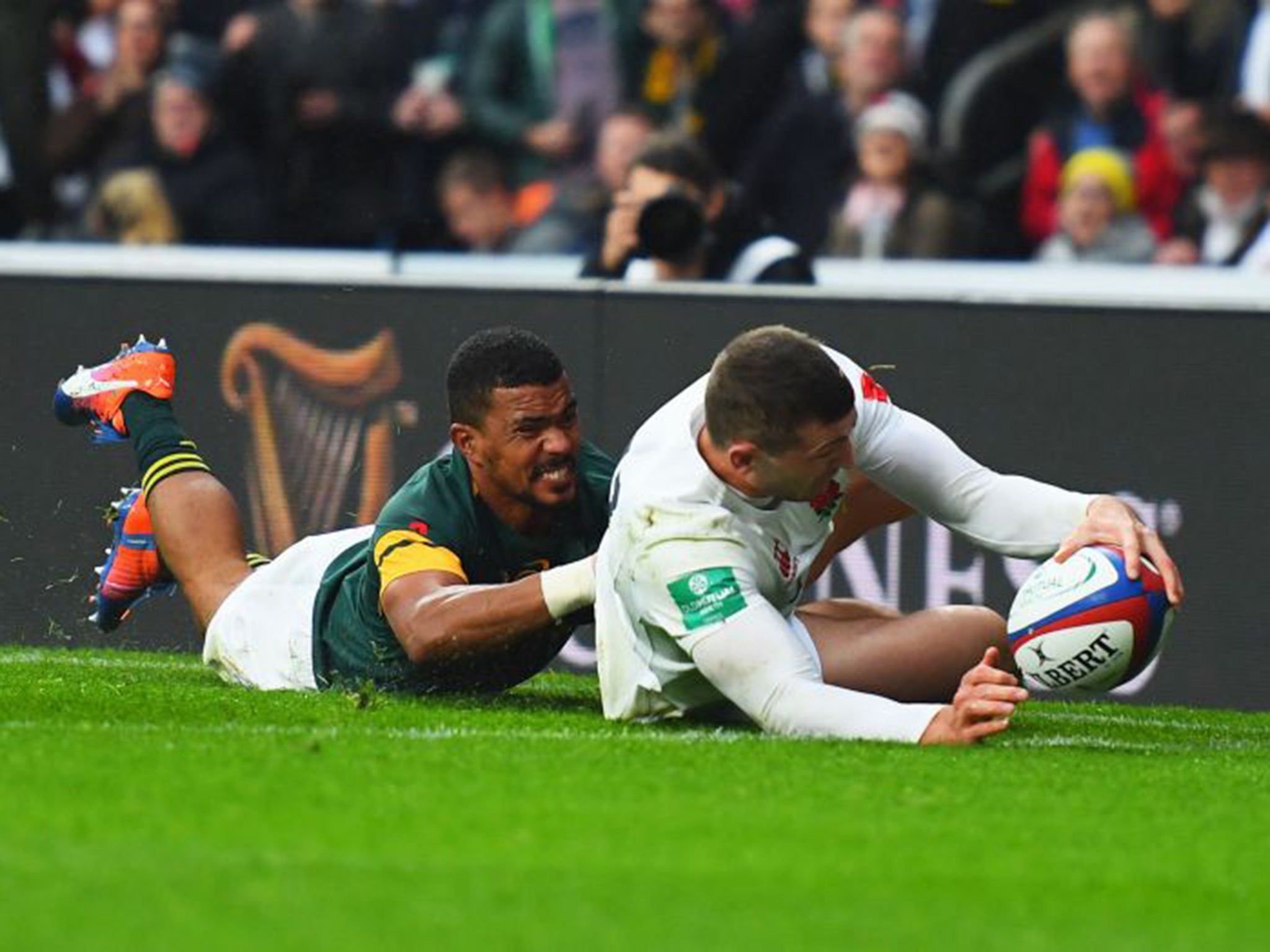 May dives to score England's first try at Twickenham