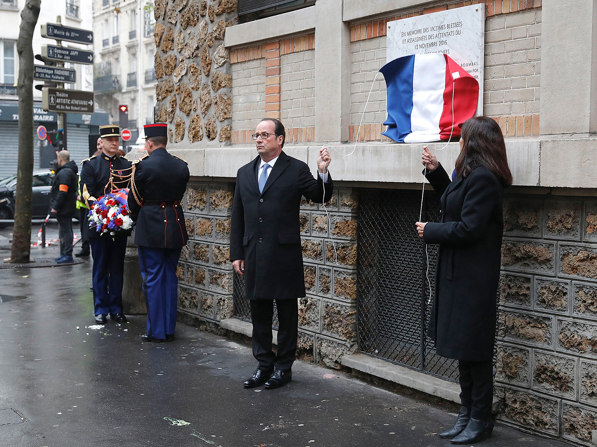 President Hollande and Paris Mayor Anne Hidalgo unveiled a number of commemorative plaques across Paris yesterday