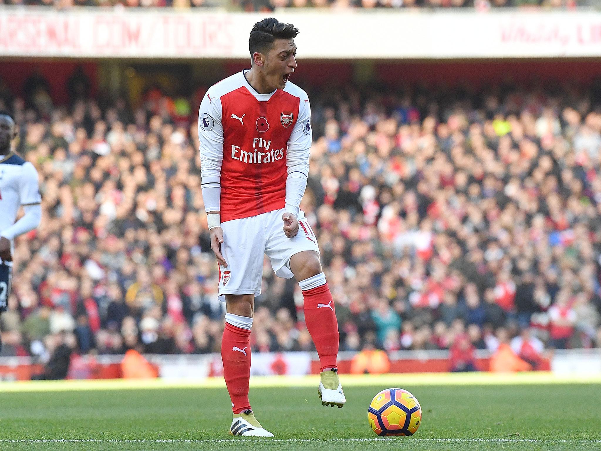 Mesut Ozil is inching closer to a new contract with Arsenal