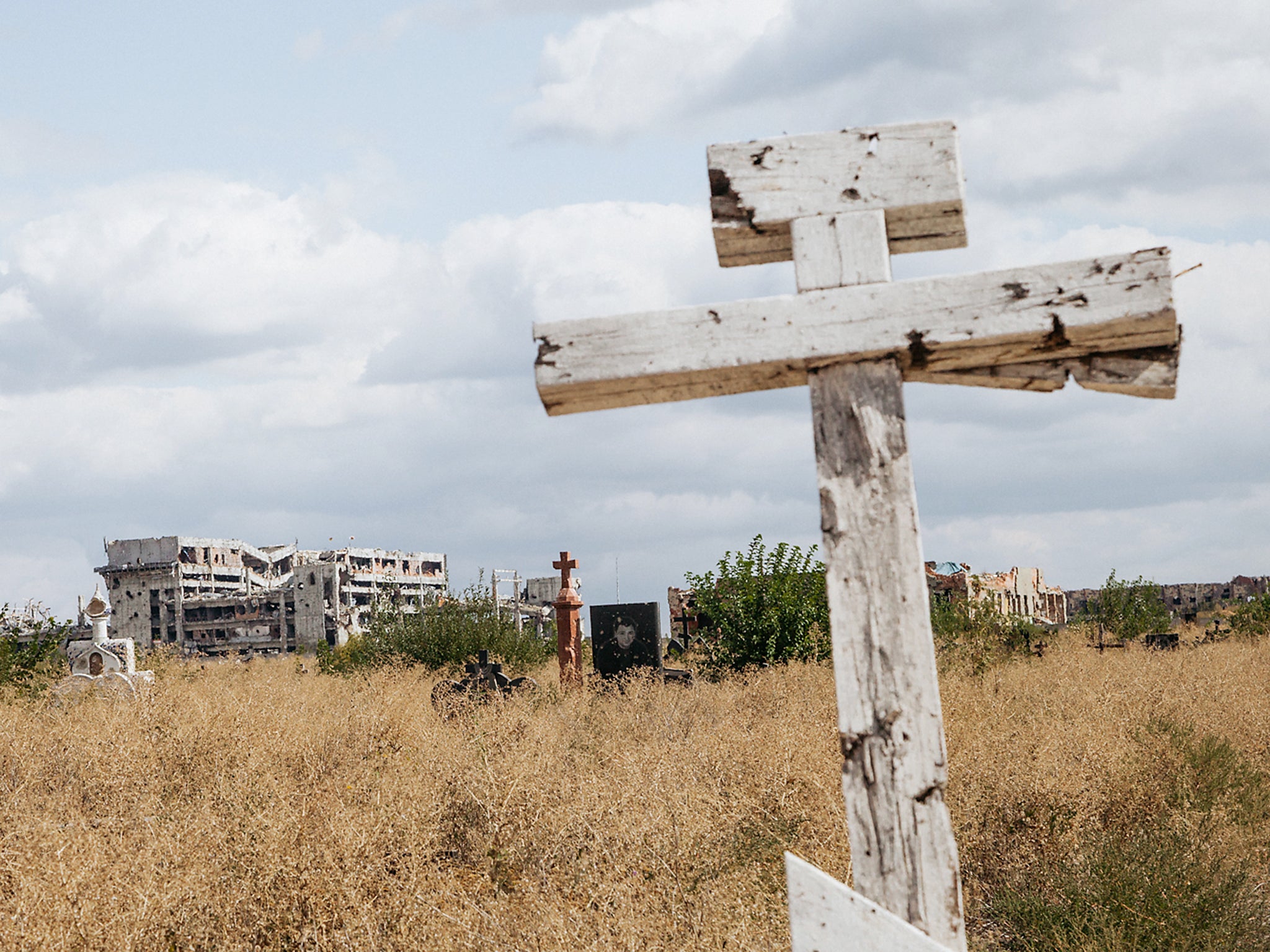 Just a few hundred metres southwest of the airport, Iverskaya cemetery is located in the area controlled by separatists