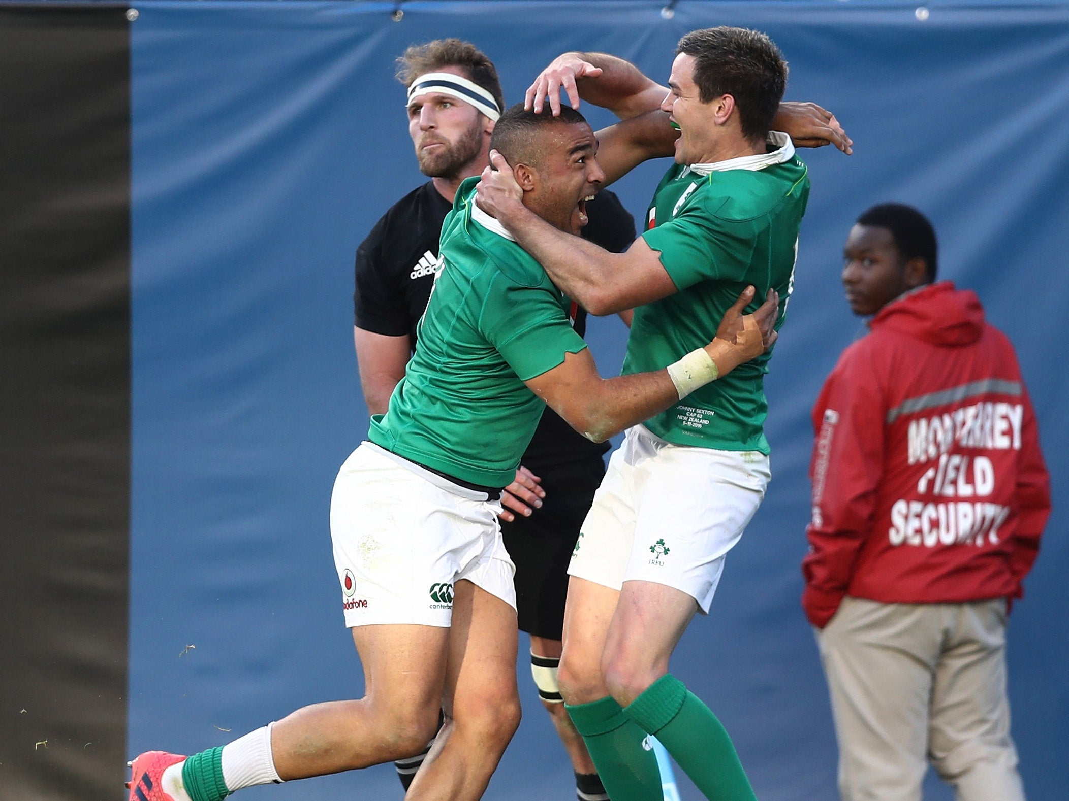 Simon Zebo celebrates his try with Jonathan Sexton