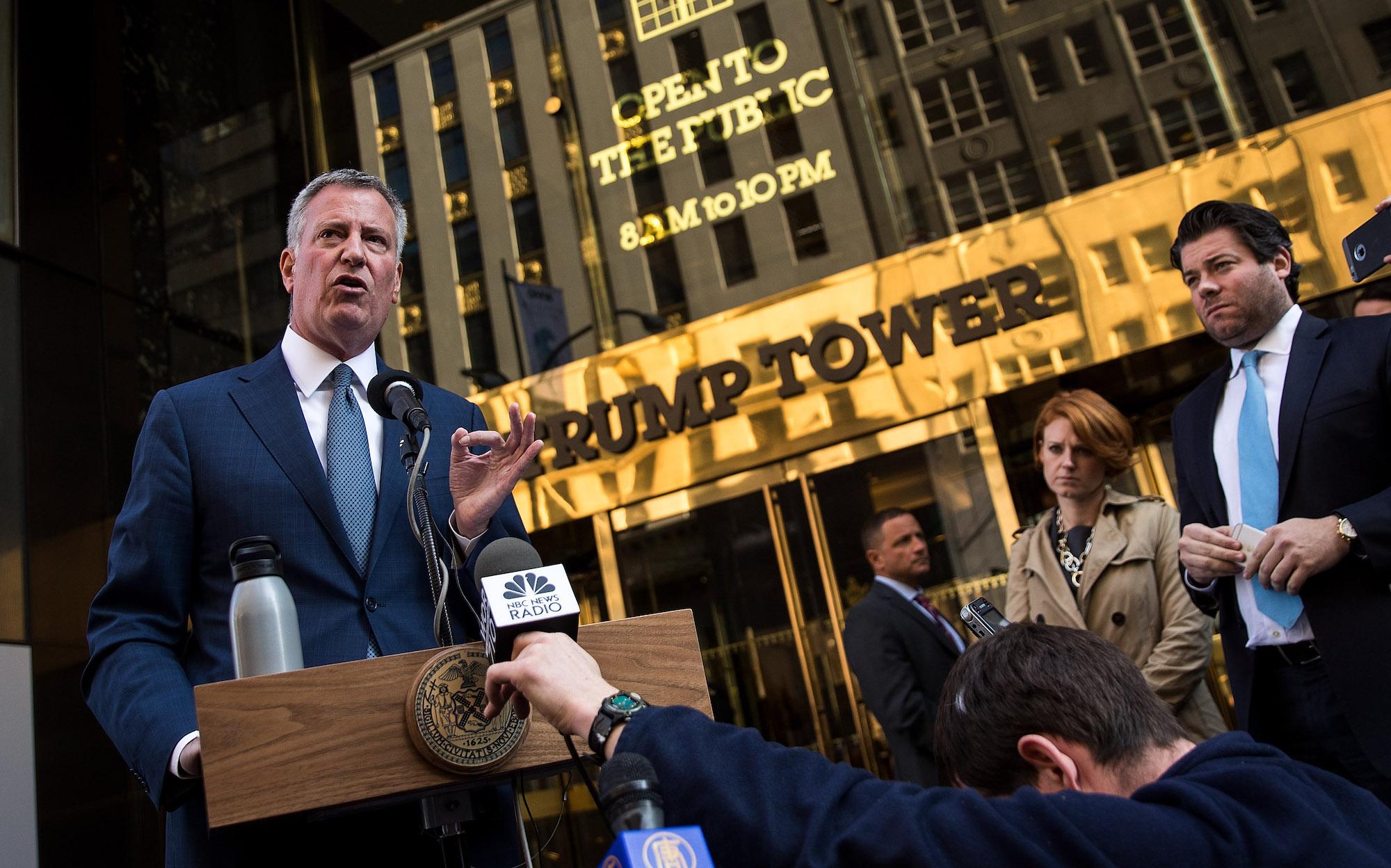 New York City mayor Bill de Blasio speaks to the press in front of Trump Tower after his meeting with president-elect Donald Trump, November 16, 2016 in New York City. Trump is in the process of choosing his presidential cabinet as he transitions from a candidate to the president-elect.