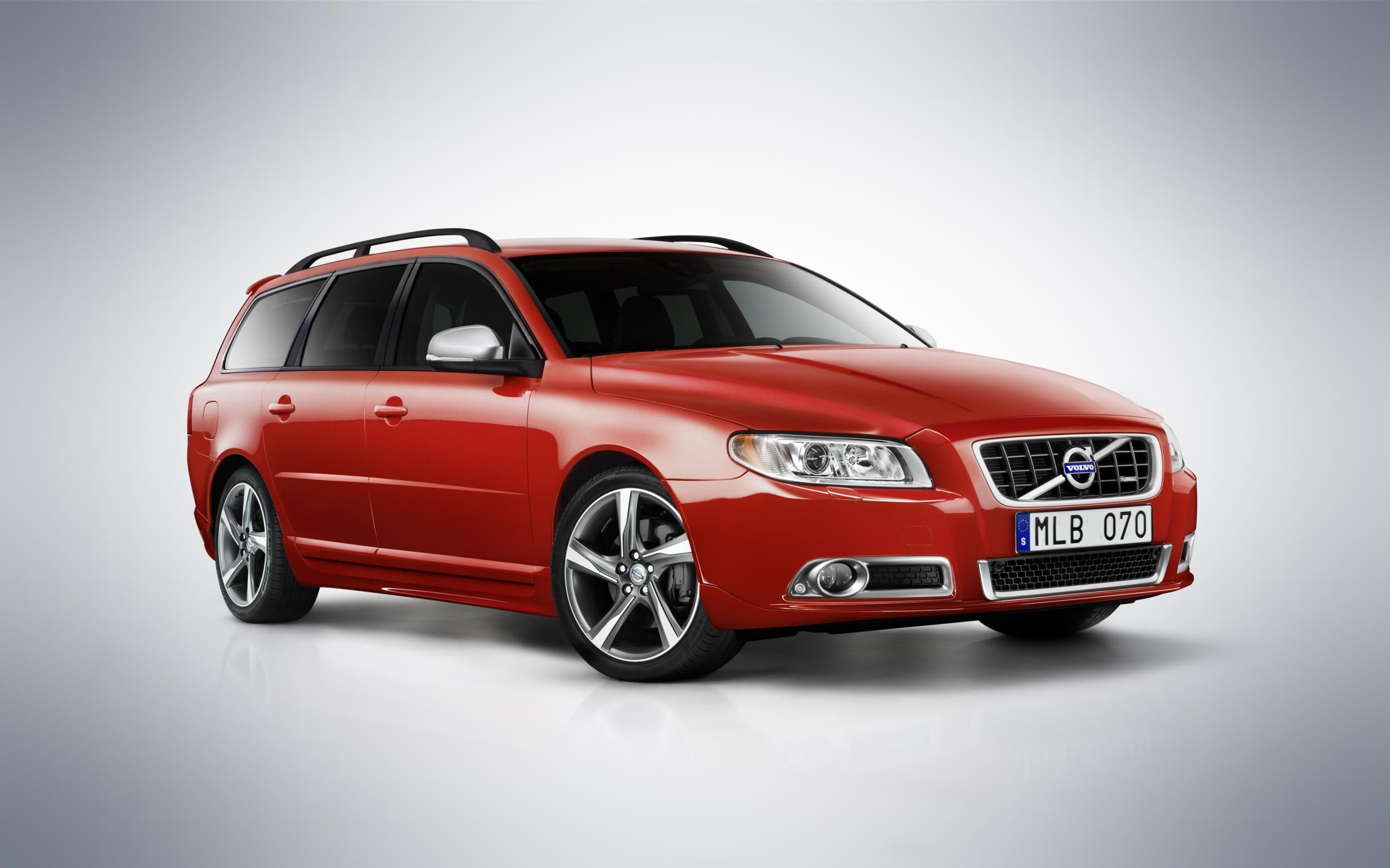 A good set of winter tyres on the V70 will help you cope with winter