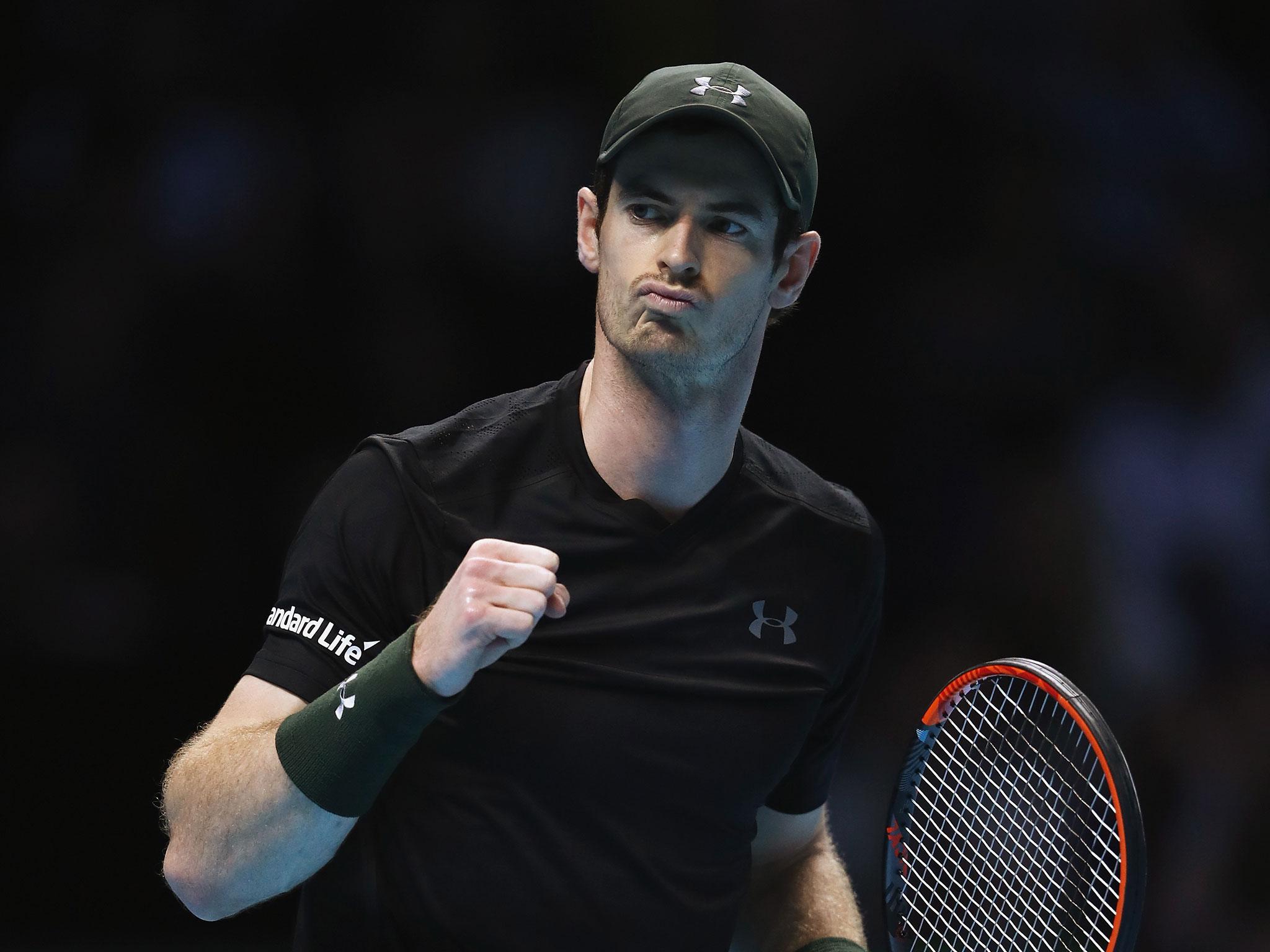 Andy Murray celebrates winning the first set over Stan Wawrinka