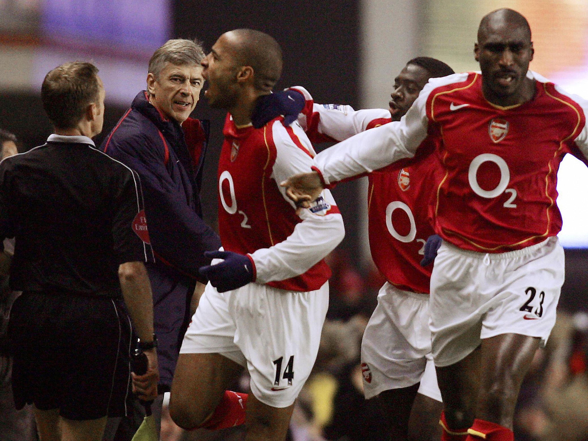 Thierry Henry's quick-thinking saw Arsenal and Chelsea draw 2-2 in Wenger and Mourinho's first meeting