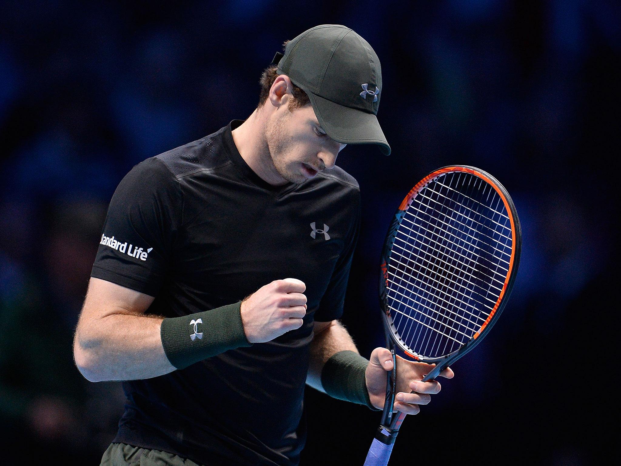 Andy Murray celebrates winning the first set against Novak Djokovic