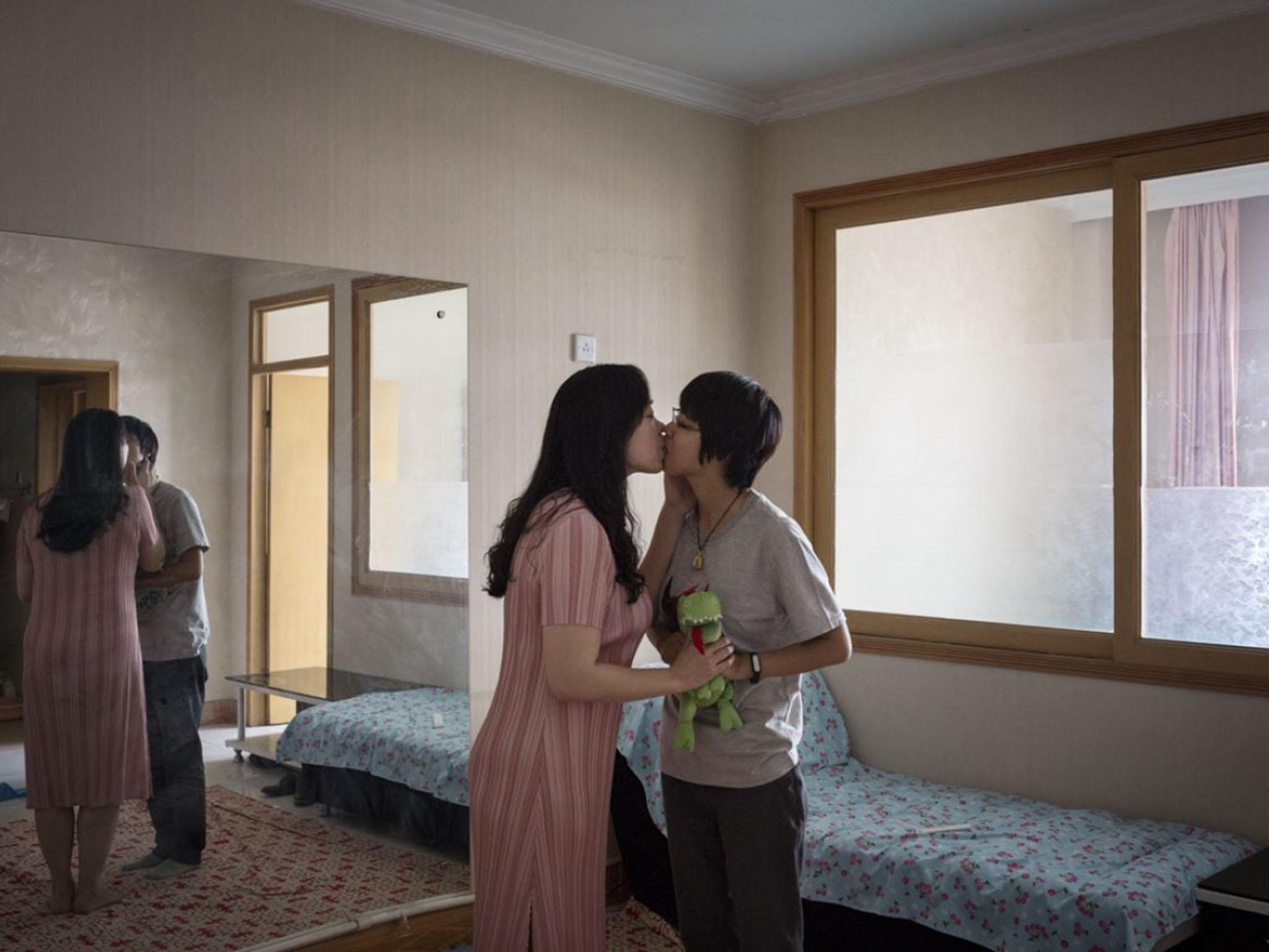 Xiao, 33, from Hebei, and her girlfriend Chen, 28, from Heilongjiang, chose Xiao's parents’ house as “their” place. They have been living here together for months, even if Xiao’s parents don’t accept her being a lesbian and keep on acting as if she and Chen are just friends. The parents were going to be included in this shot, but later decided not to take part