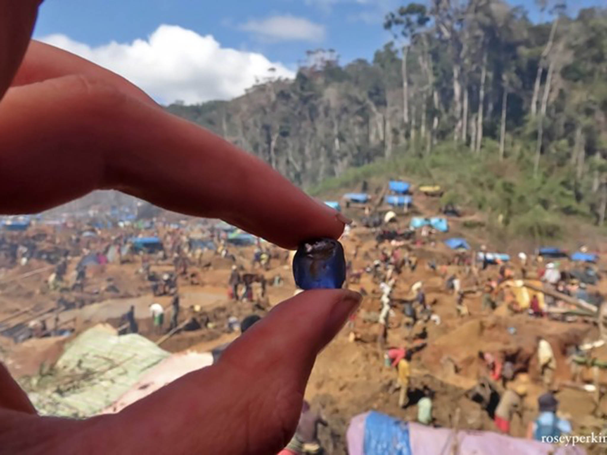 A blue sapphire found at the ‘rush’ site in October 2016