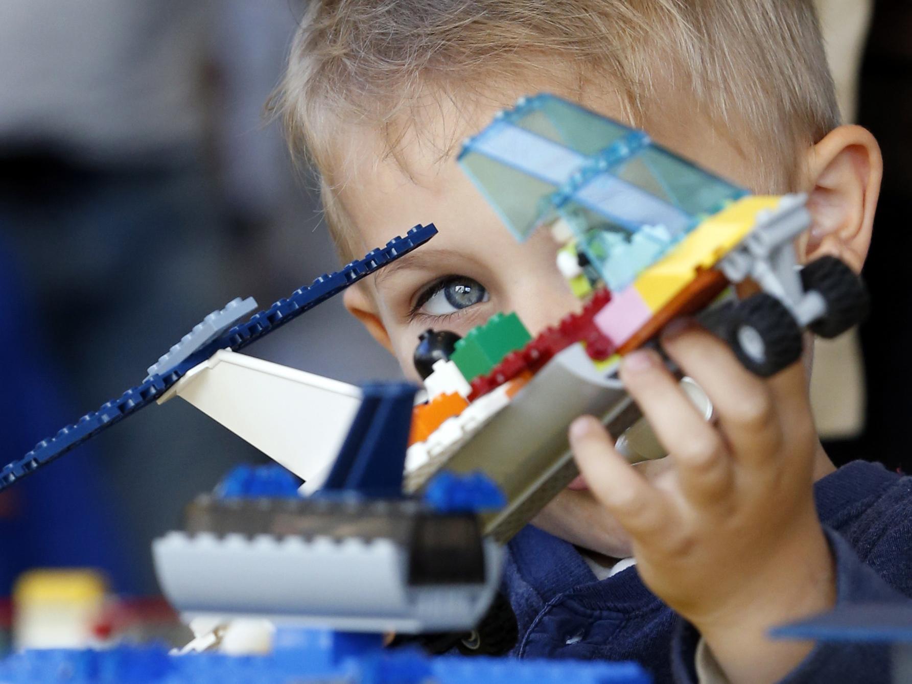 Children only play outdoors in Switzerland for about half an hour a day on average