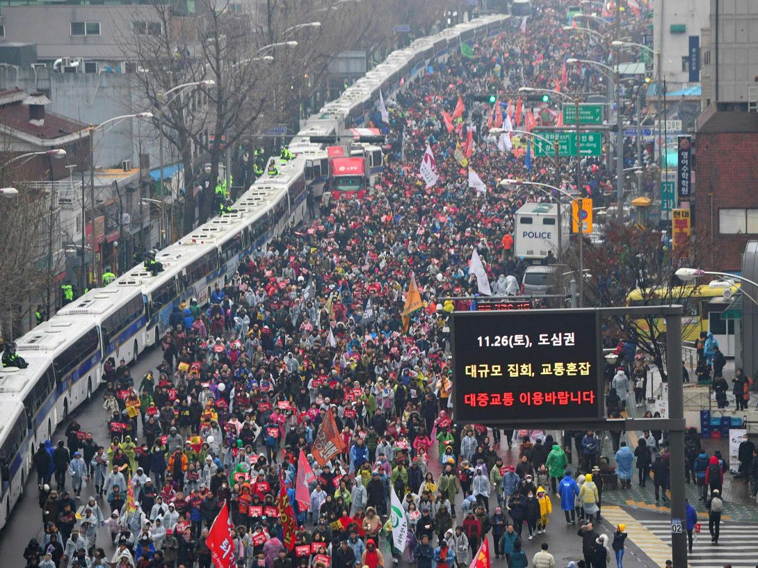 Police buses are used as barricades to block access roads to the presidential Blue House as protesters take to the streets to press their demand for the resignation of South Korea's President Park Geun-Hye in central Seoul