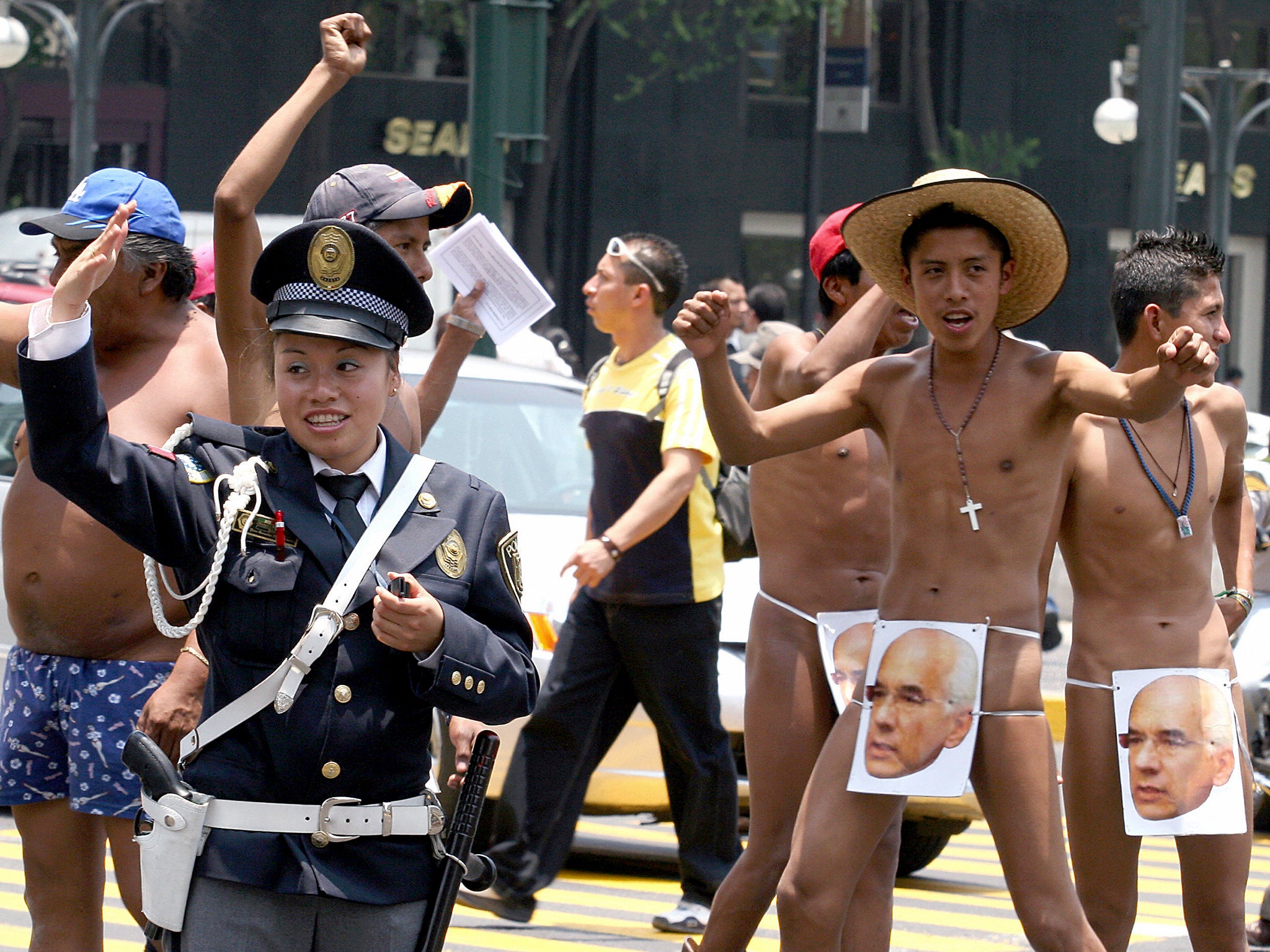 Members of the social group 400 Pueblos (400 towns) protest in 2005