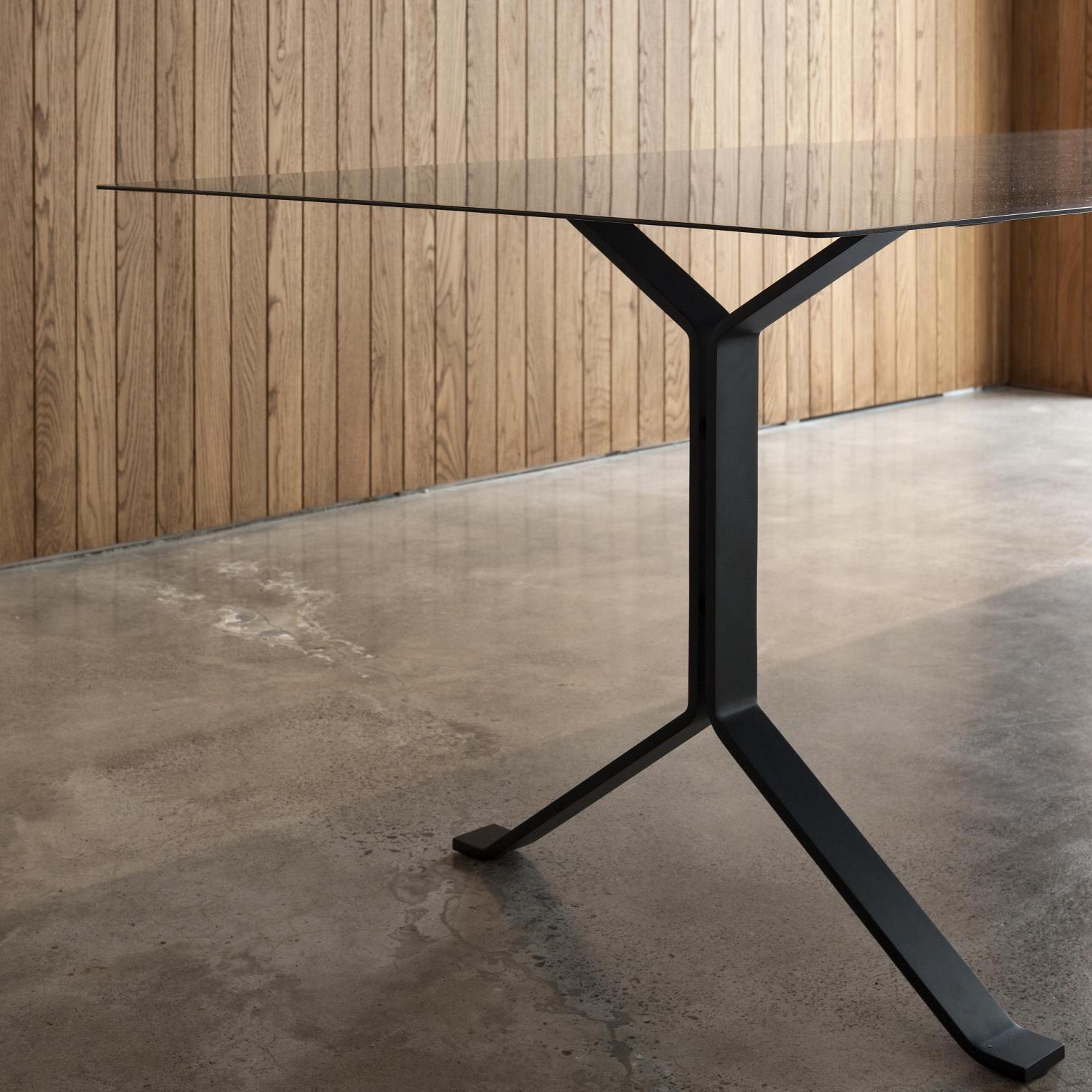 Resident's 5mm thick table