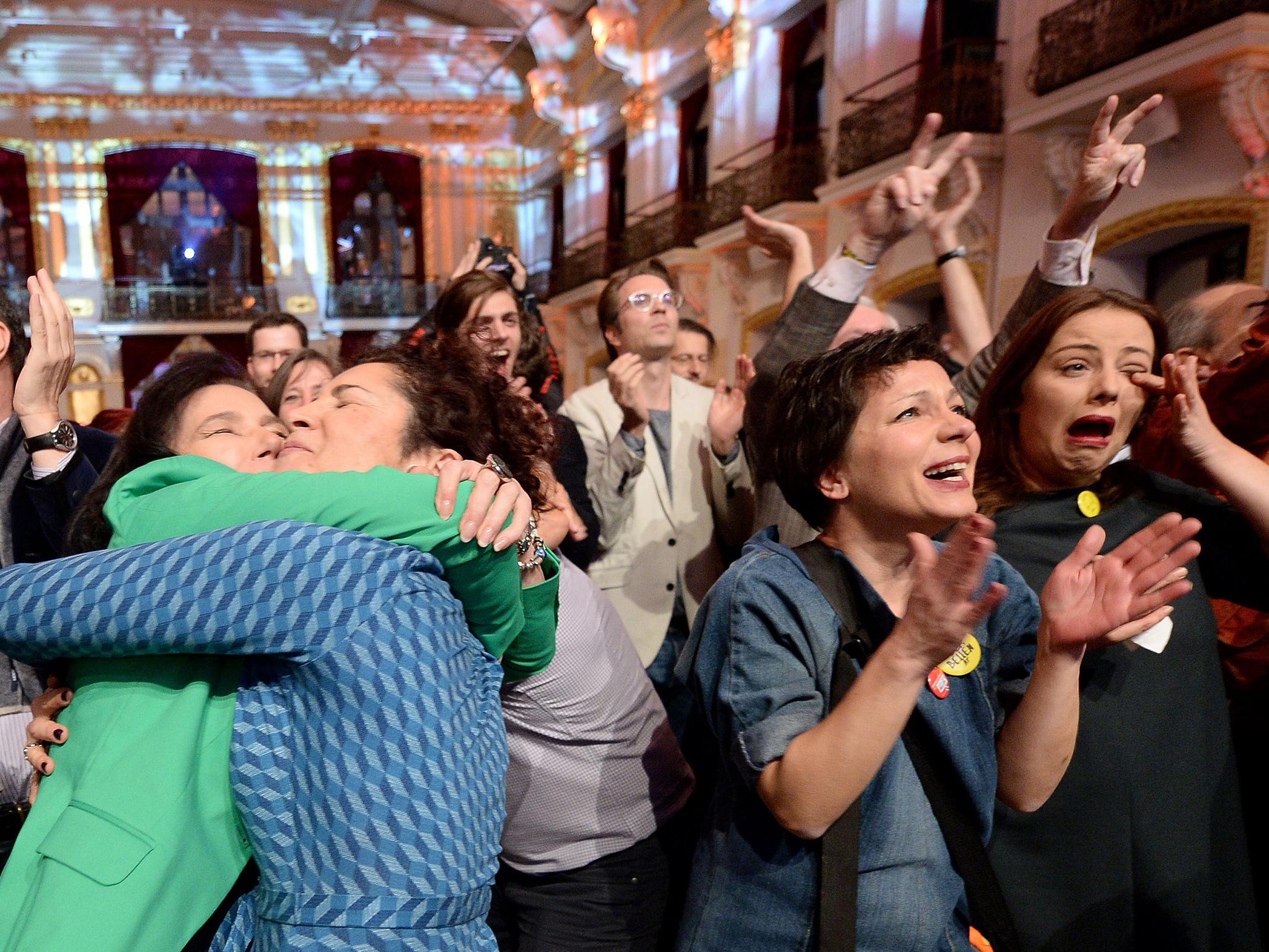 Supporters of the candidate for the presidential election in Austria Alexander Van der Bellen react to the first results after Austria's Presidential elections in Vienna