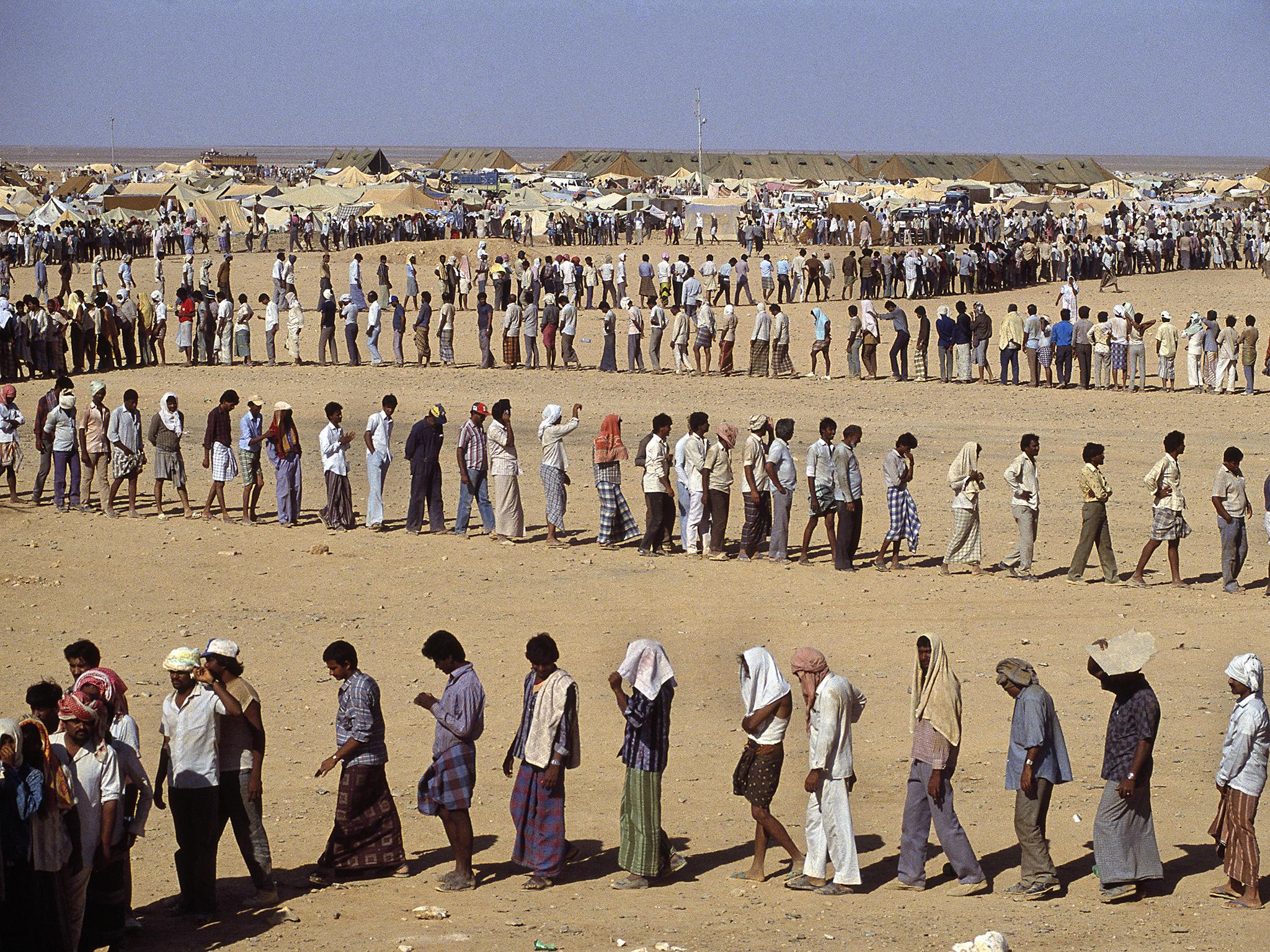 Thousands of refugees wait calmly for food distribution at the Sha-alaan One camp in Jordan (Chris Steele-Perkins/Magnum)