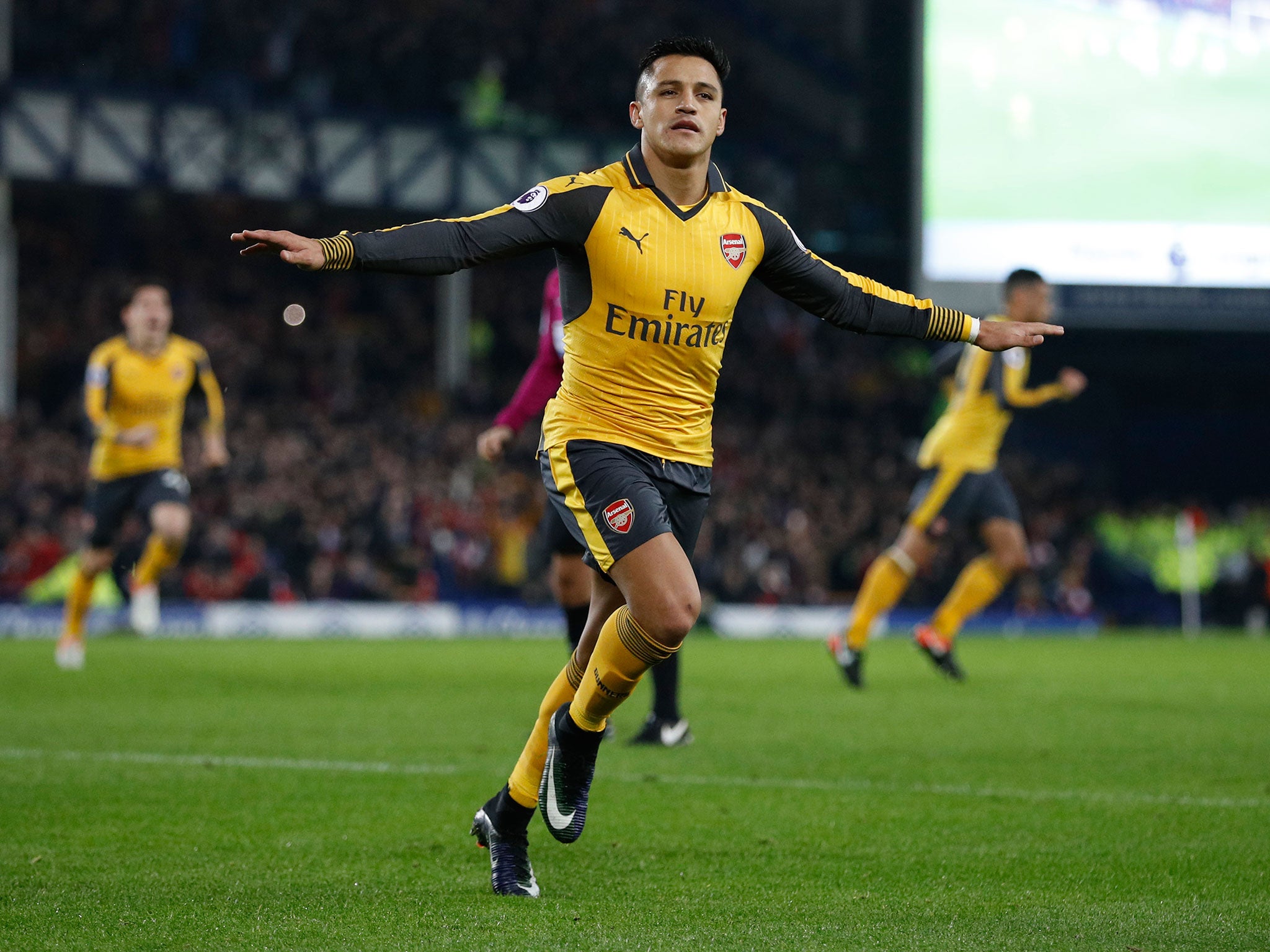 Alexis Sanchez celebrates opening the score for Arsenal