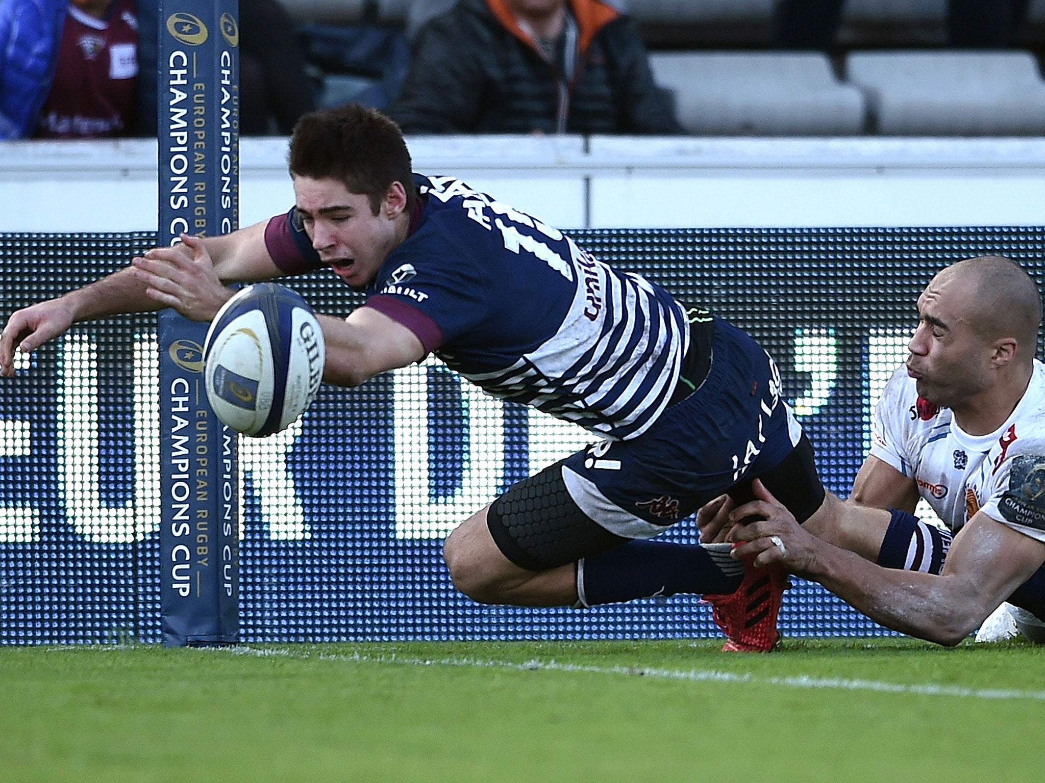 Geoffrey Cros attempt to touch the ball down for a try