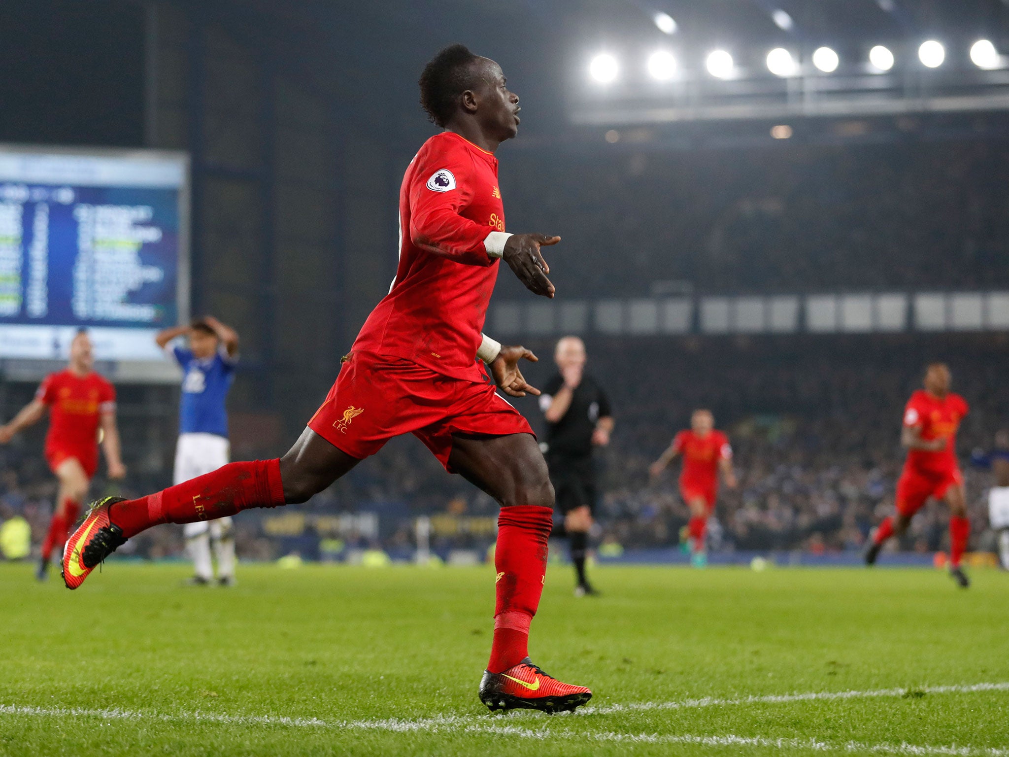 Sadio Mane celebrates his late goal at Goodison Park