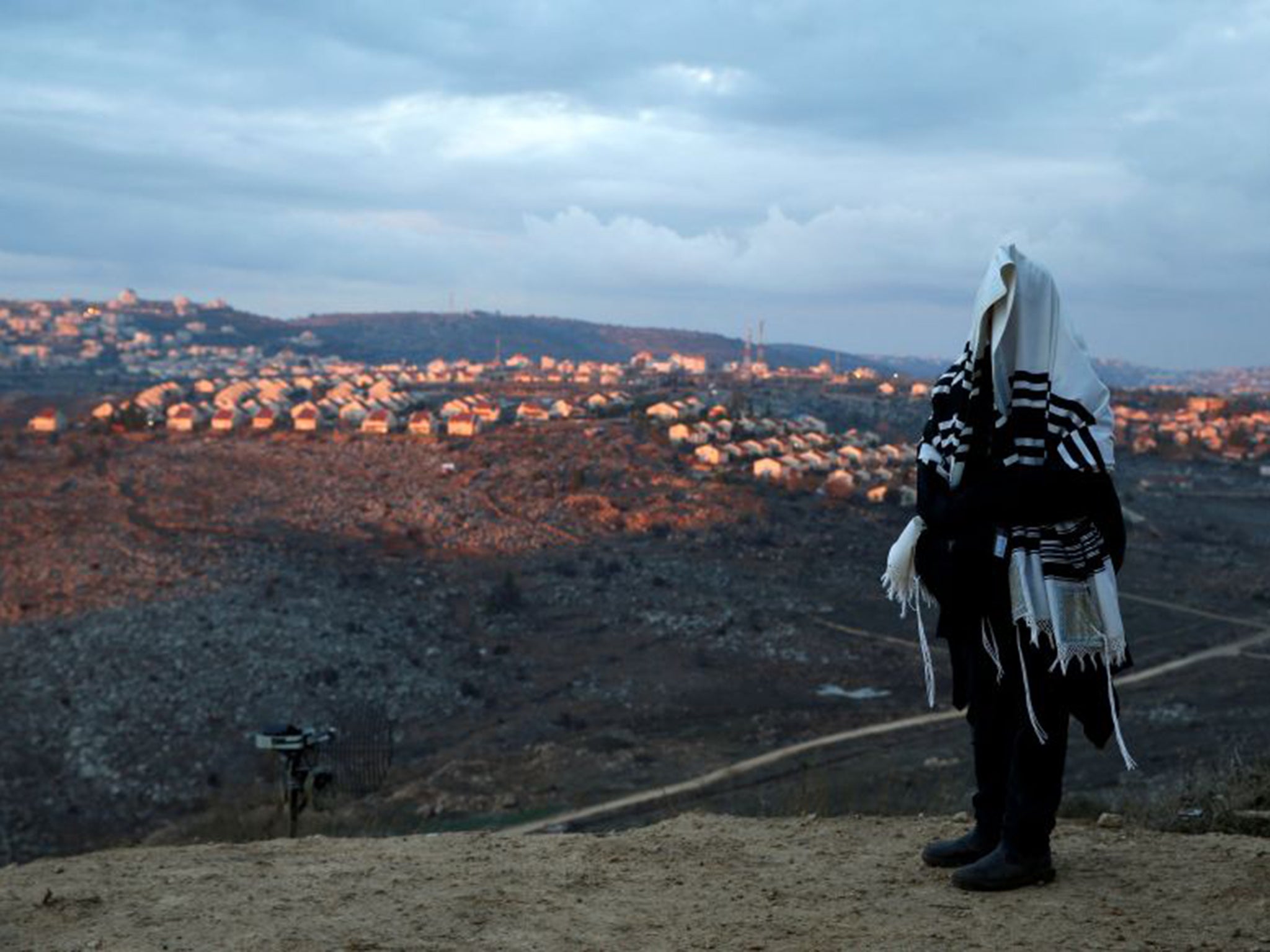 Benjamin Netanyahu pledged to house Jewish families evicted from the illegal settlement of Amona