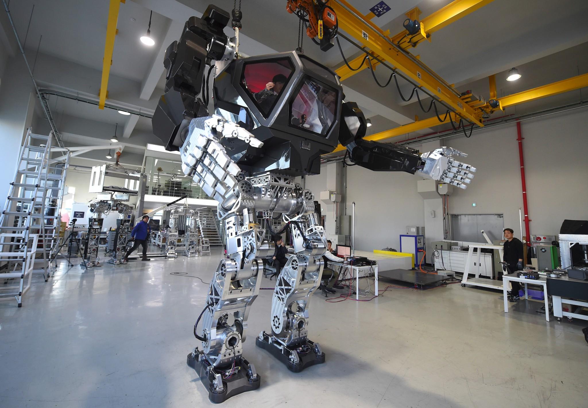 Engineers in South Korea test a four-metre-tall humanoid manned robot dubbed Method-2