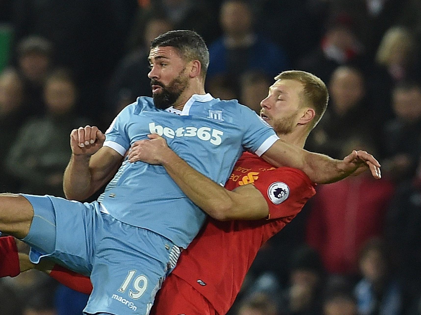 Jonathan Walters and Ragnar Klavan vie for the ball (Getty)