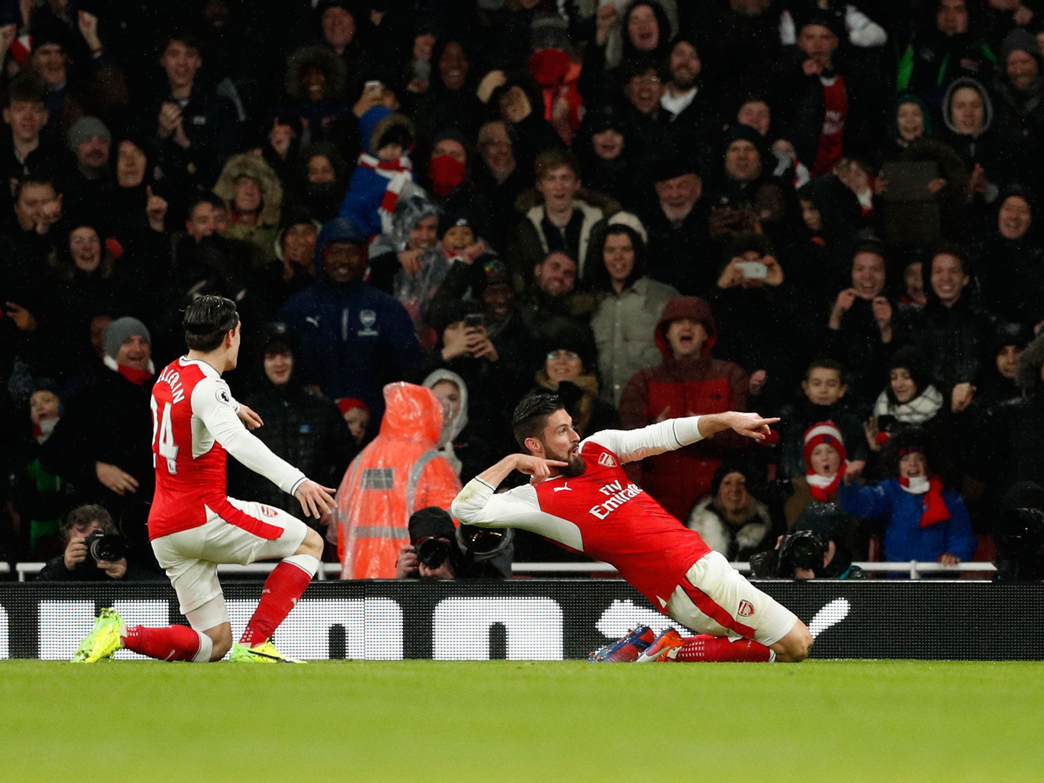 Arsenal take on the Eagles