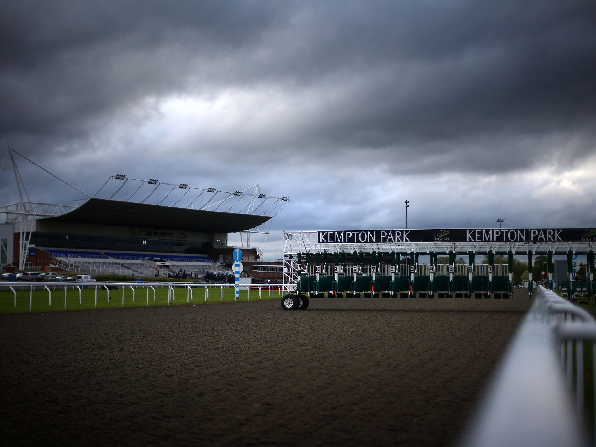 Plans have been unveiled to close Kempton Park racecourse