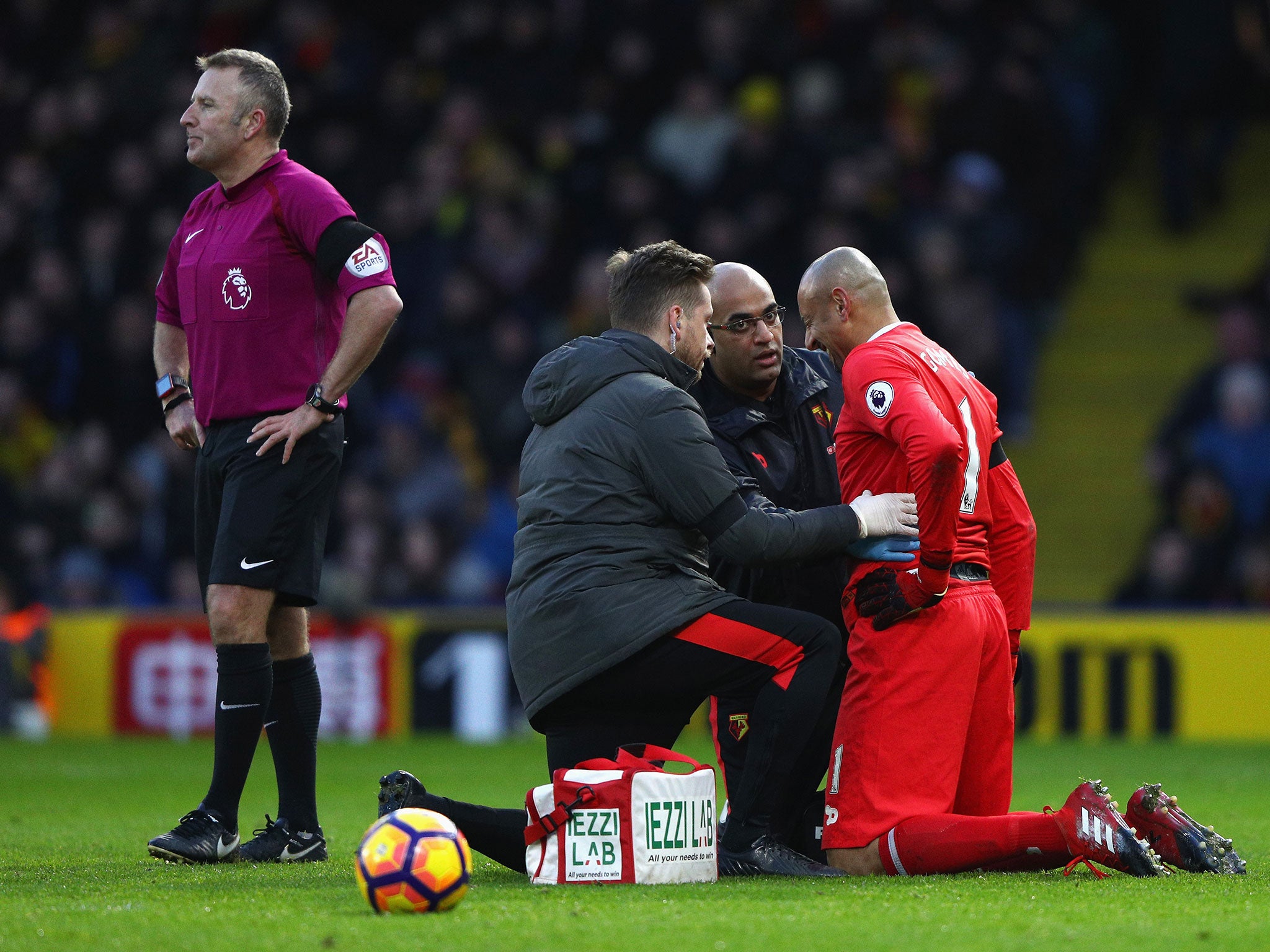 Heurelho Gomes receives medical treatment