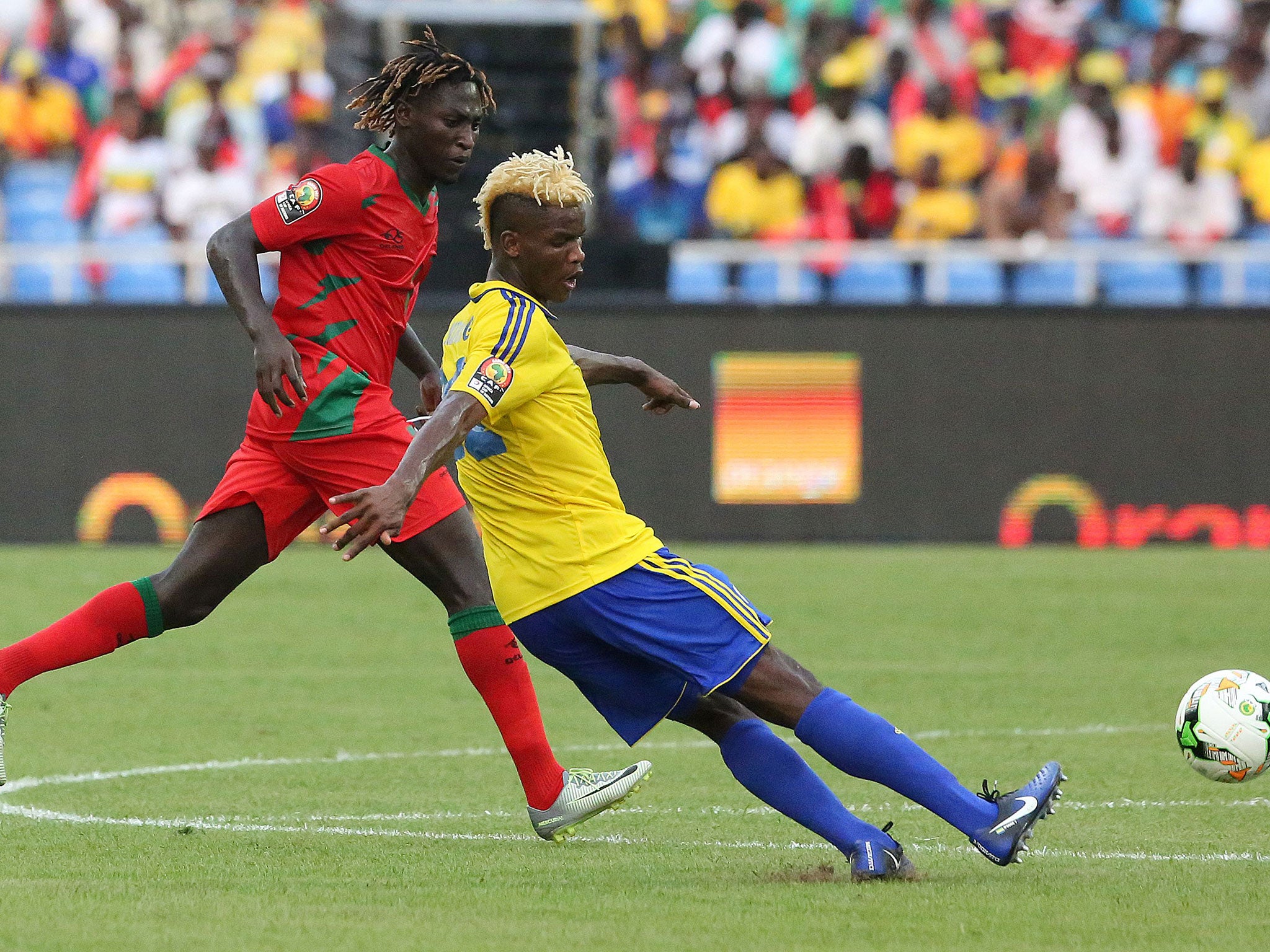 Guinea-Bissau's midfielder Zezinho (L) challenges Gabon's midfielder Didier Ibrahim Ndong