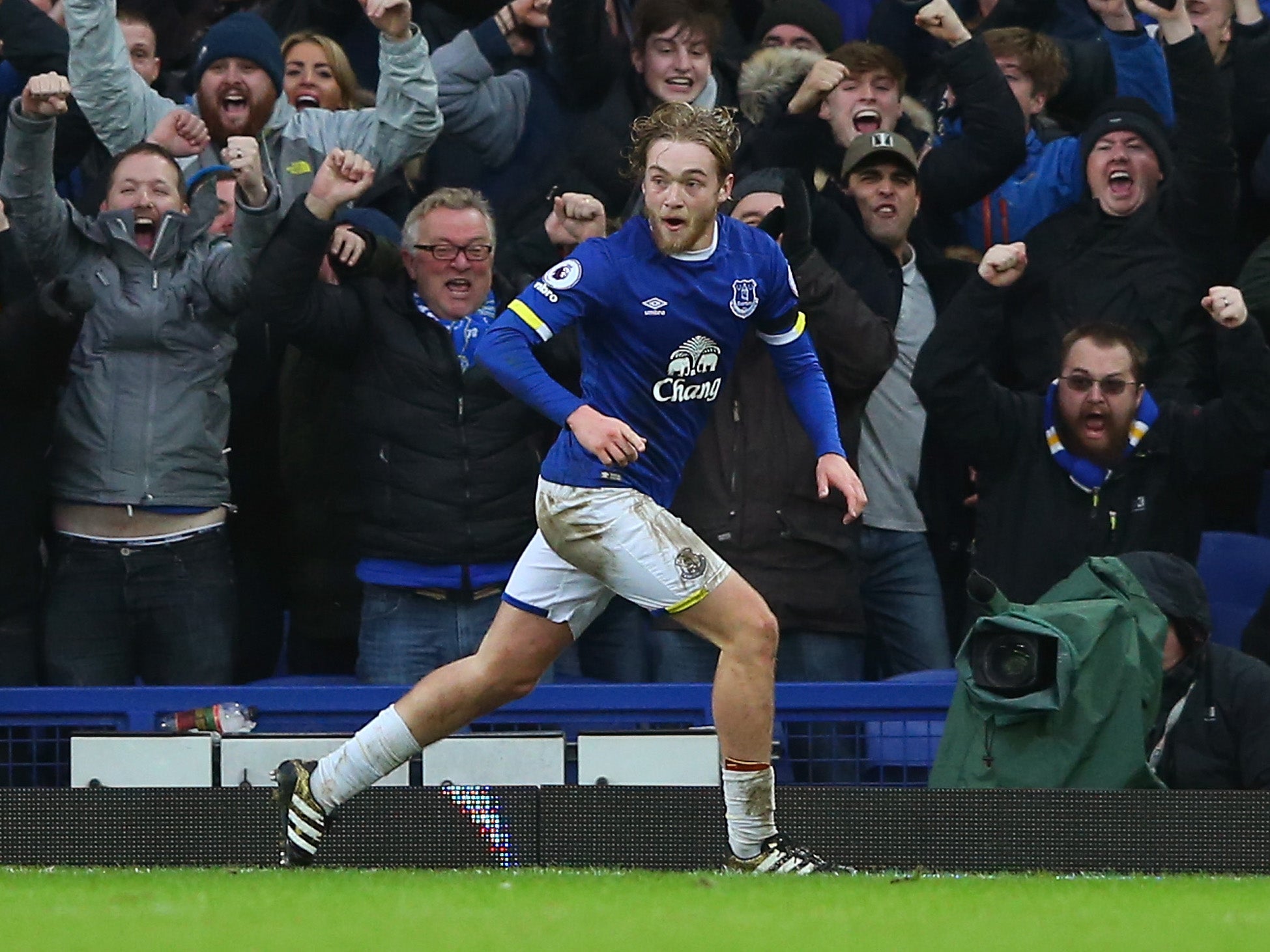 Tom Davies put in a man-of-the-match performance against Manchester City