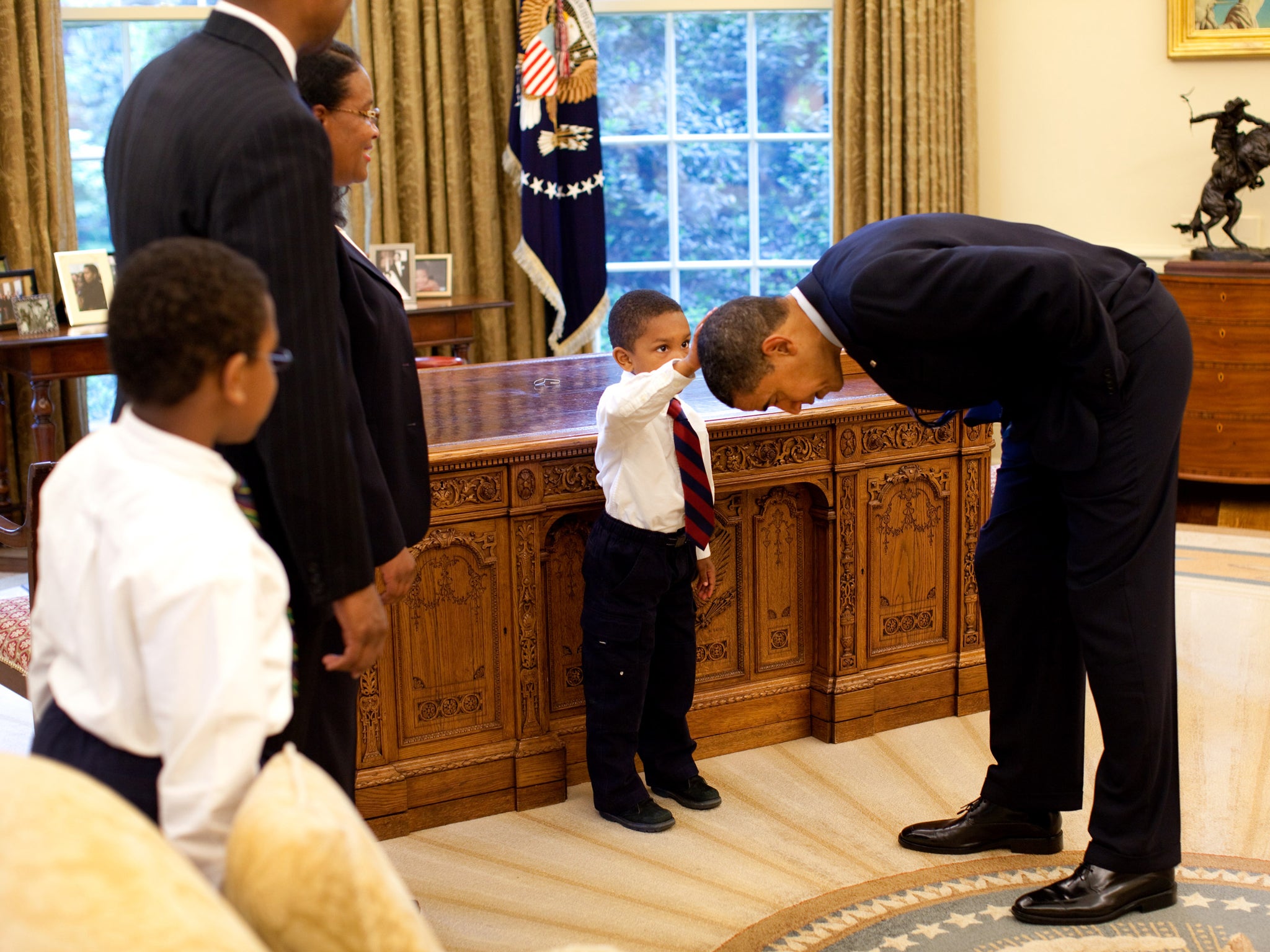 ‘I want to know if my hair is just like yours,’ the son of a White House staffer said to Obama, who bent down to let him find out