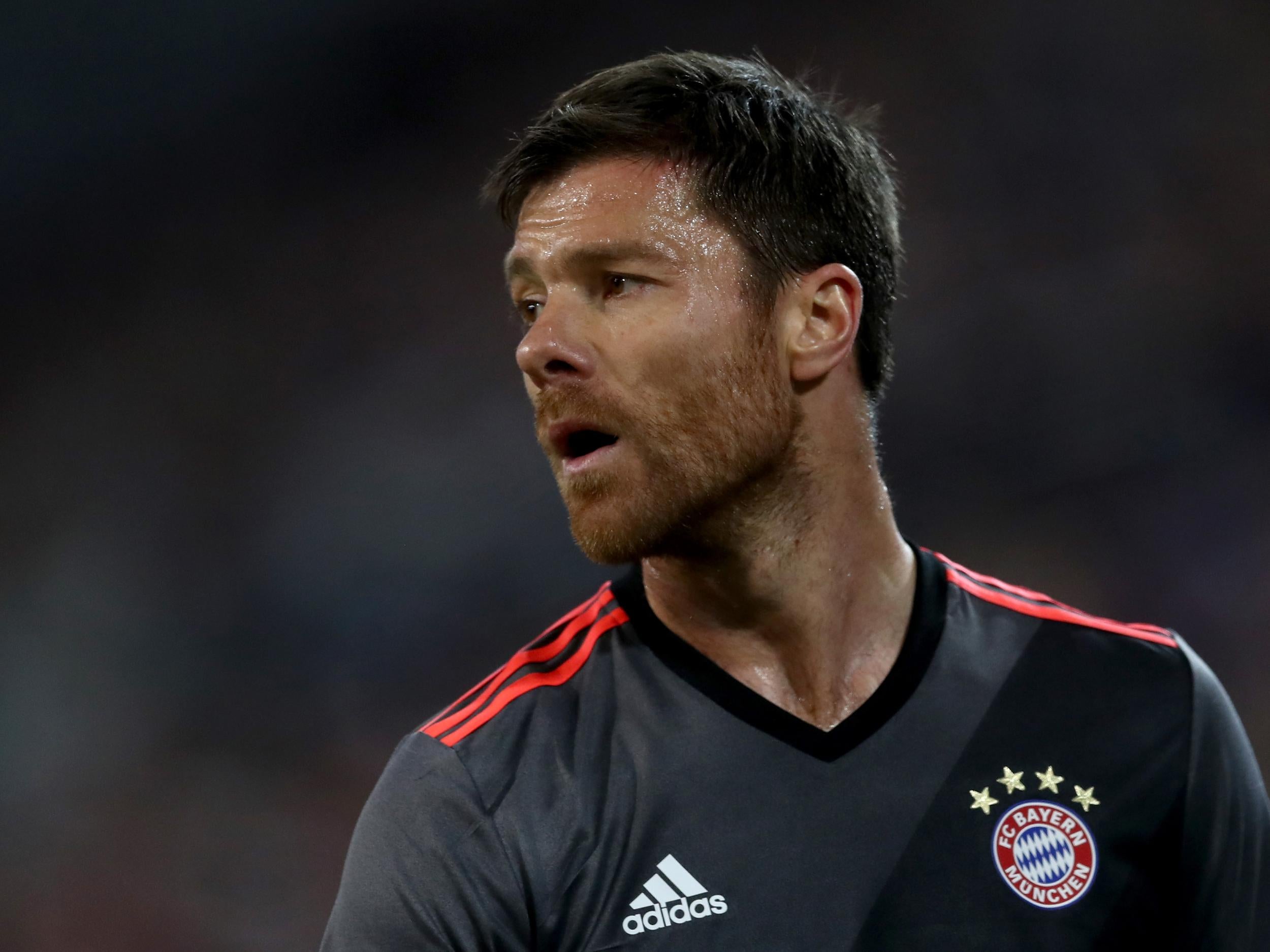 Bayern want Alonso to continue playing for the club