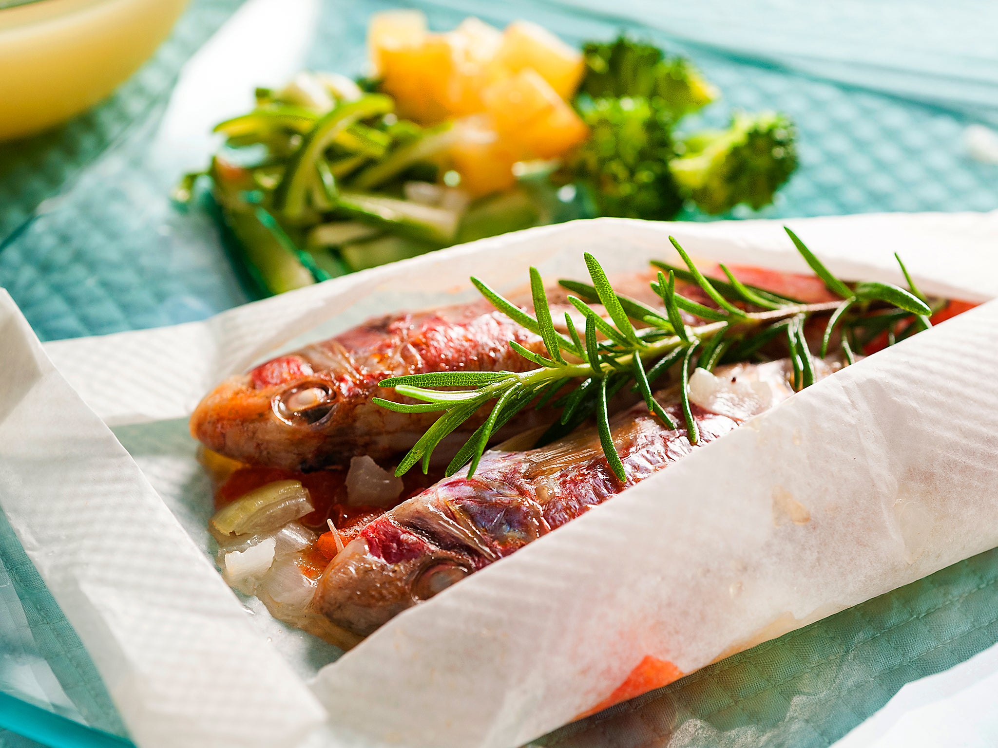 A gluten-free meal: red mullet wrapped in kitchen paper with rosemary and steamed vegetables